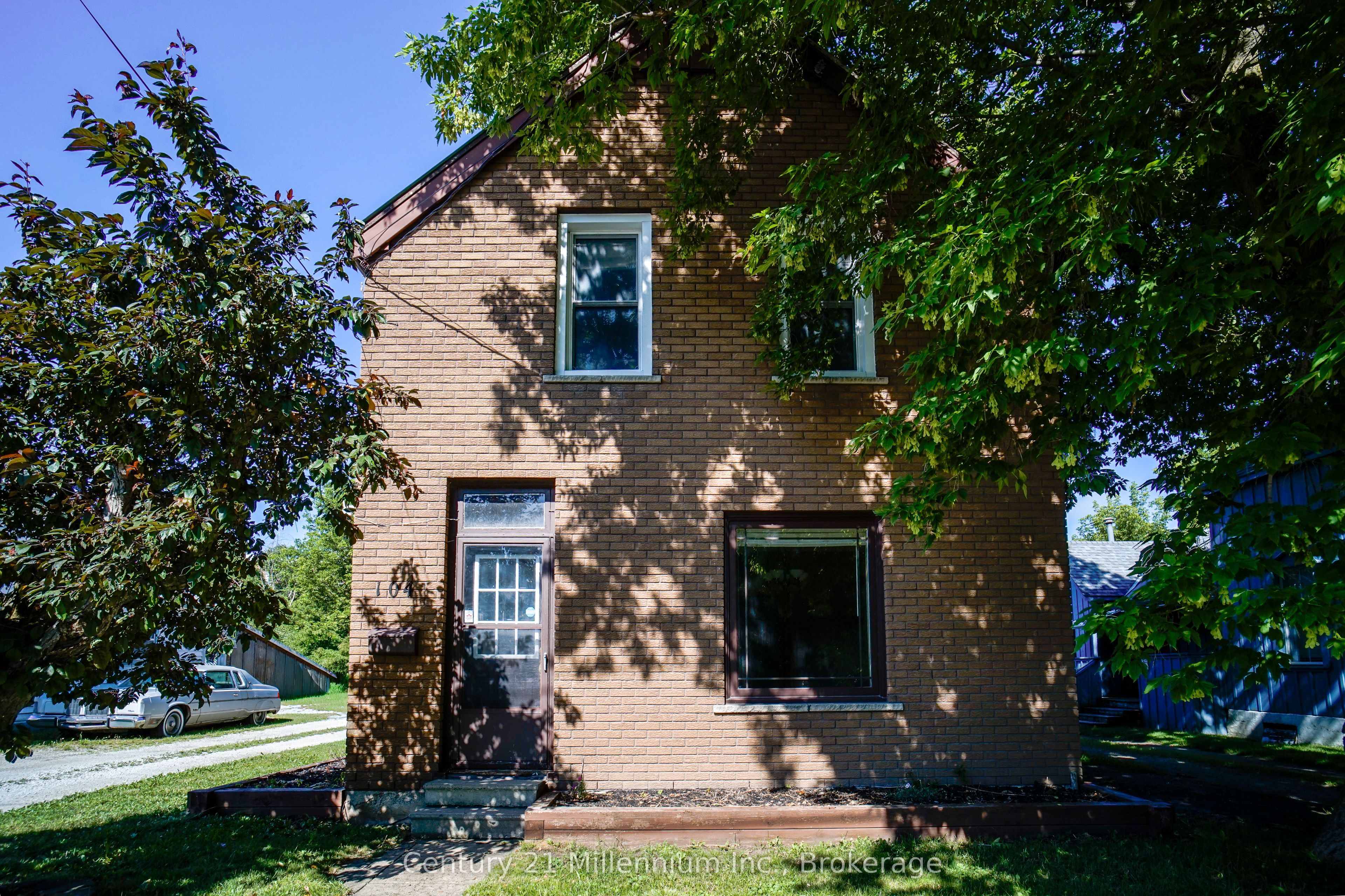 104 Spruce Street, Collingwood, ON L9Y 3G7 photo 2