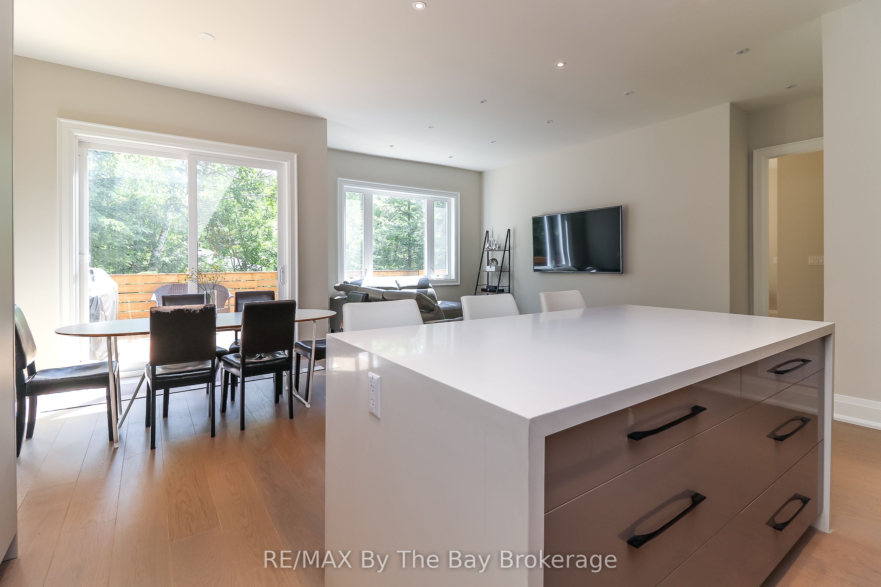 35 48TH Street N, Wasaga Beach, ON L9Z 1Y3 photo 4