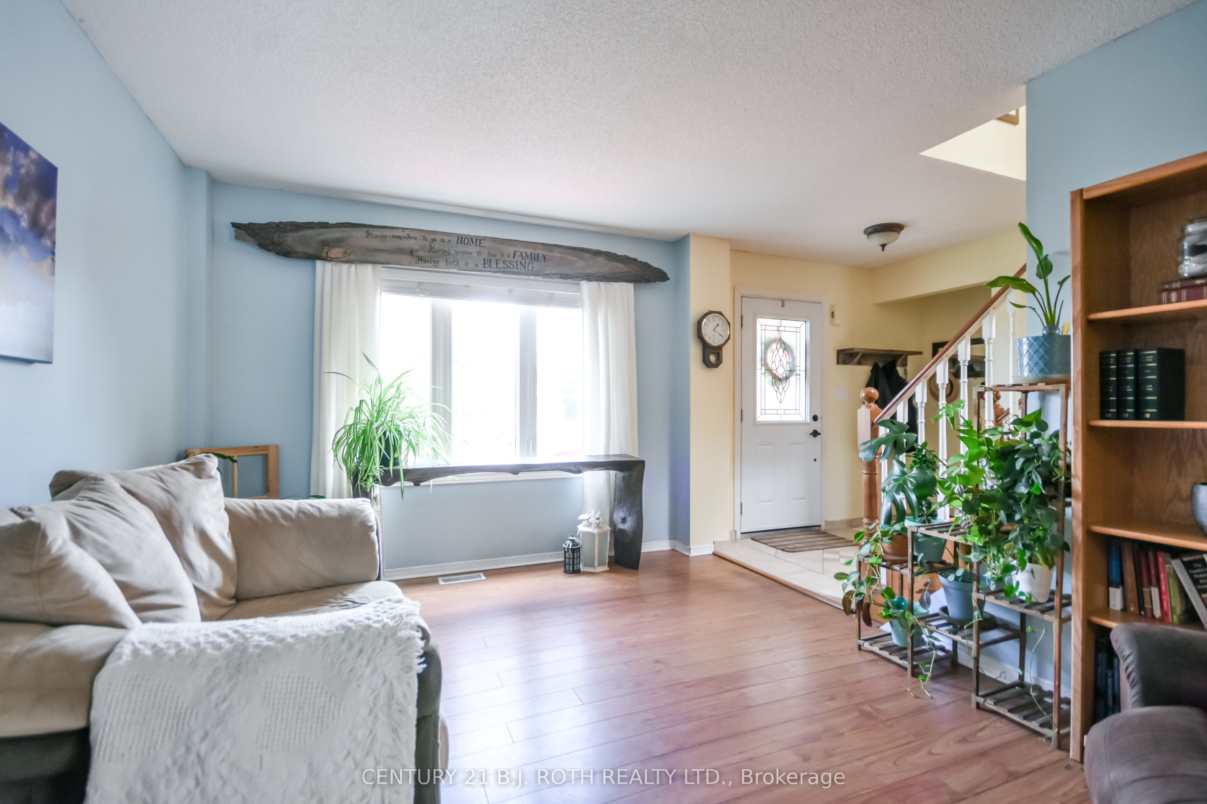 42 Farmstead Crescent, Barrie, ON L4N 8S1 photo 2