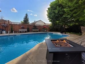 42 Farmstead Crescent, Barrie, ON L4N 8S1 photo 3