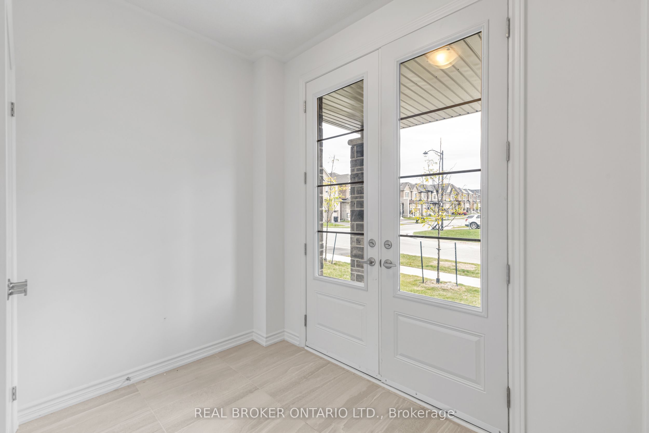 8 Daisy Street, Springwater, ON L9X 2C5 photo 2