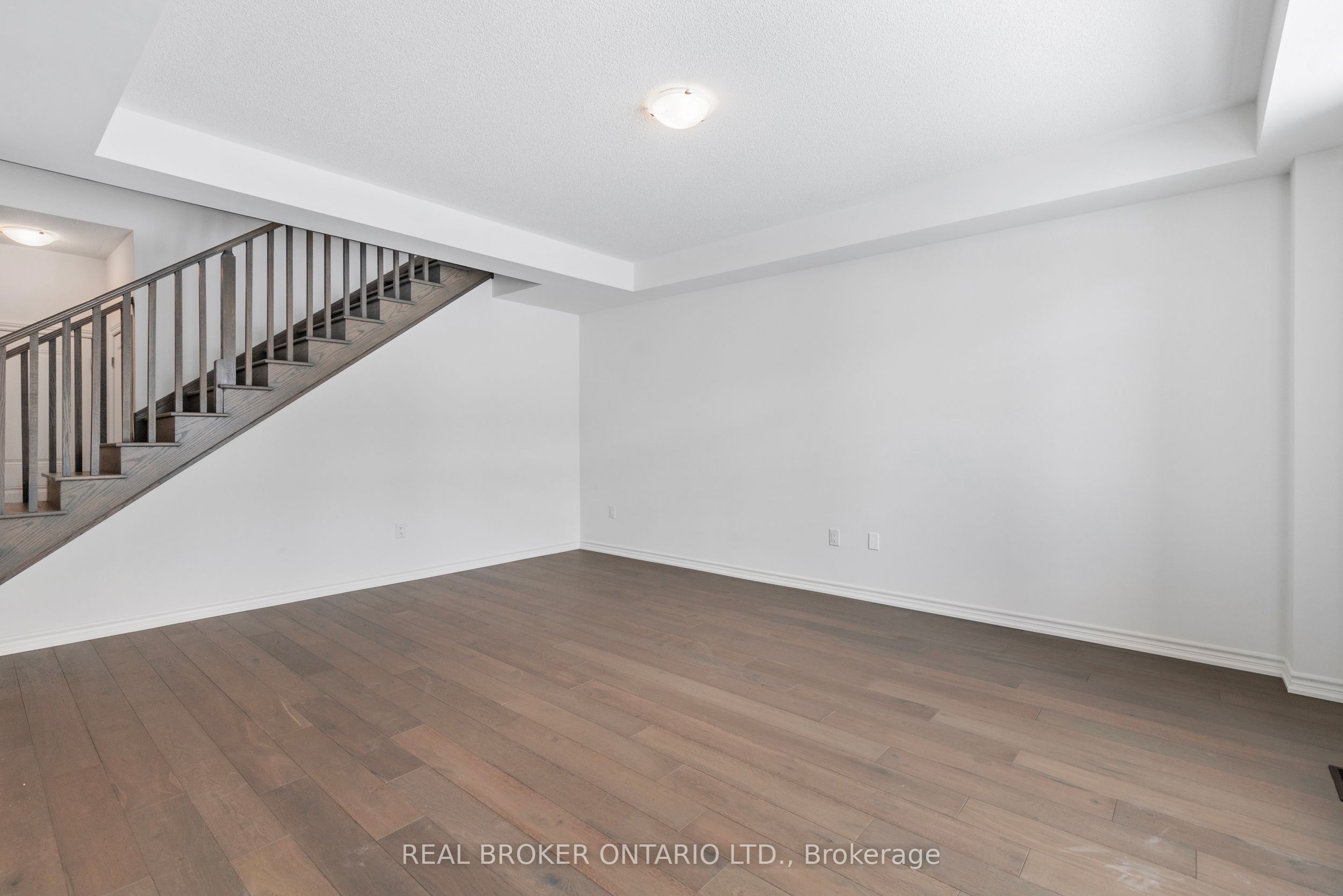 8 Daisy Street, Springwater, ON L9X 2C5 photo 5