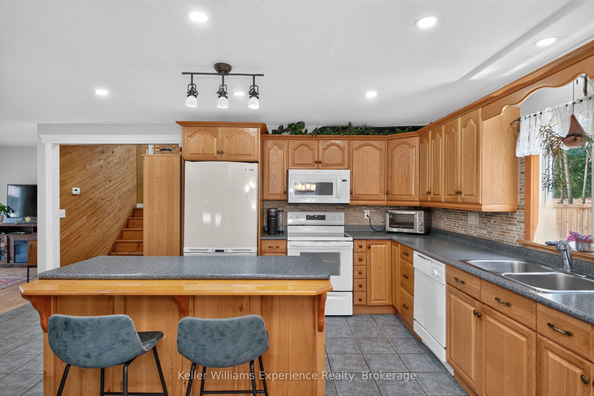 281 Park Street, Tay, ON L0K 2A0 photo 5