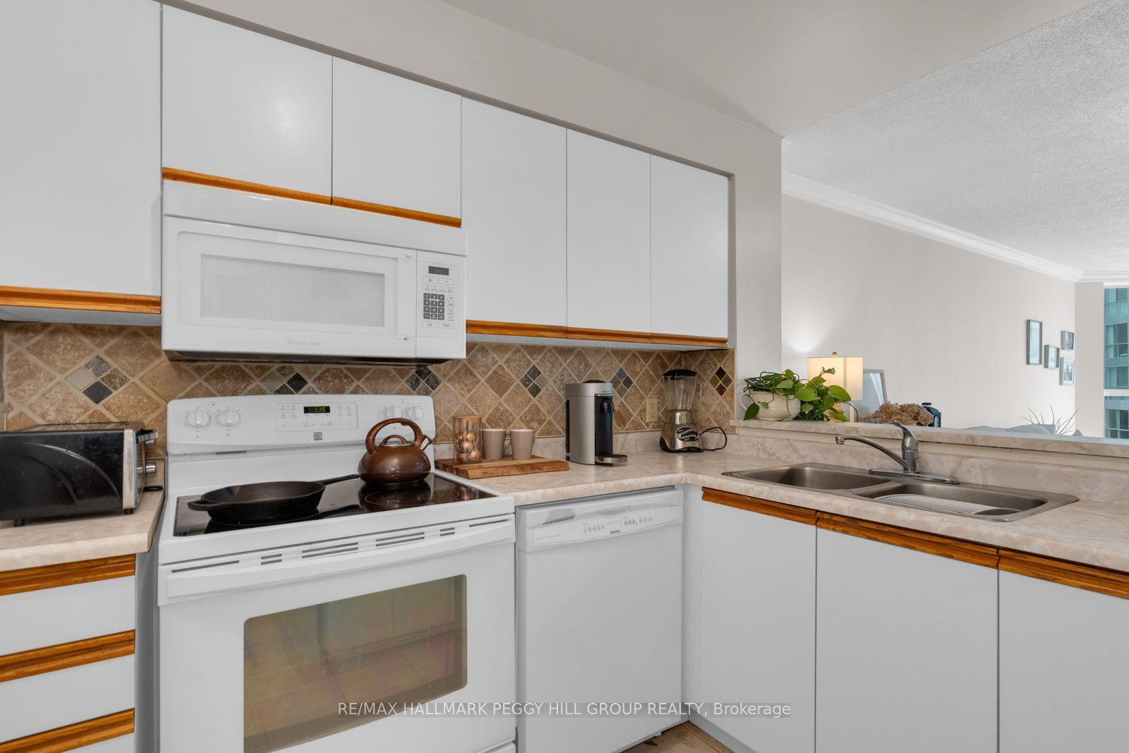 150 Dunlop Street E 904, Barrie, ON L4M 6H1 photo 5