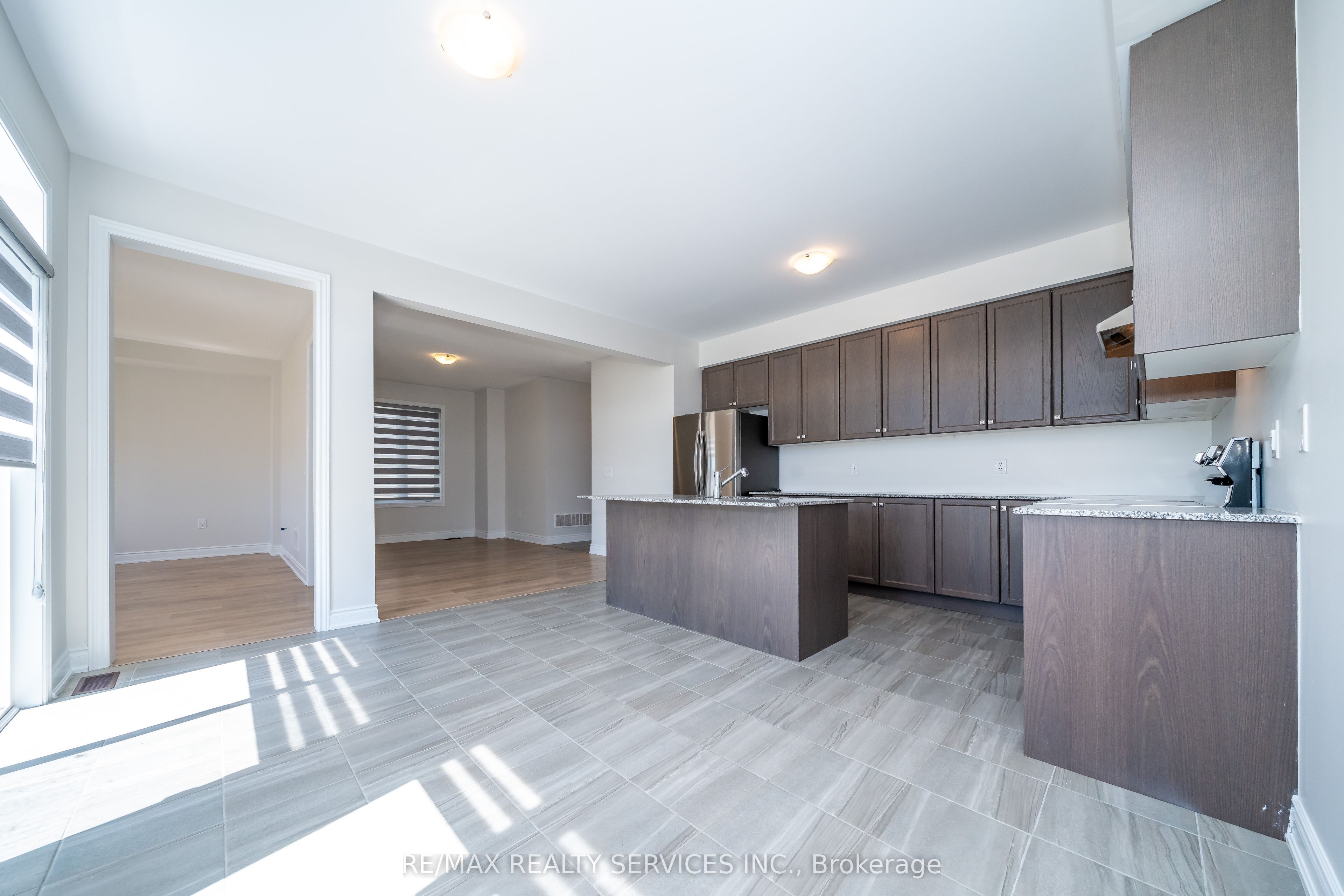 41 Union Boulevard, Wasaga Beach, ON L9Z 0M6 photo 3