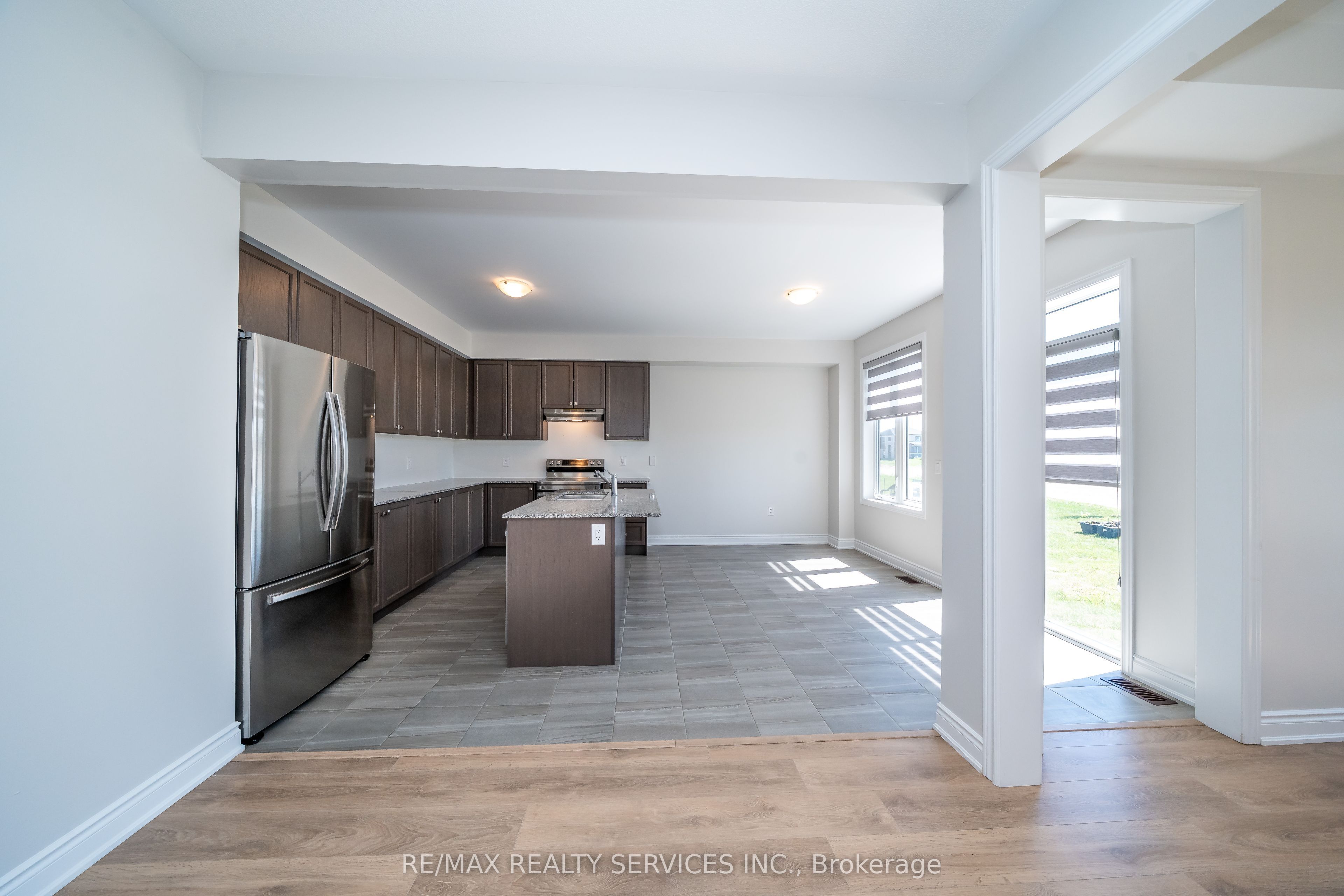 41 Union Boulevard, Wasaga Beach, ON L9Z 0M6 photo 5