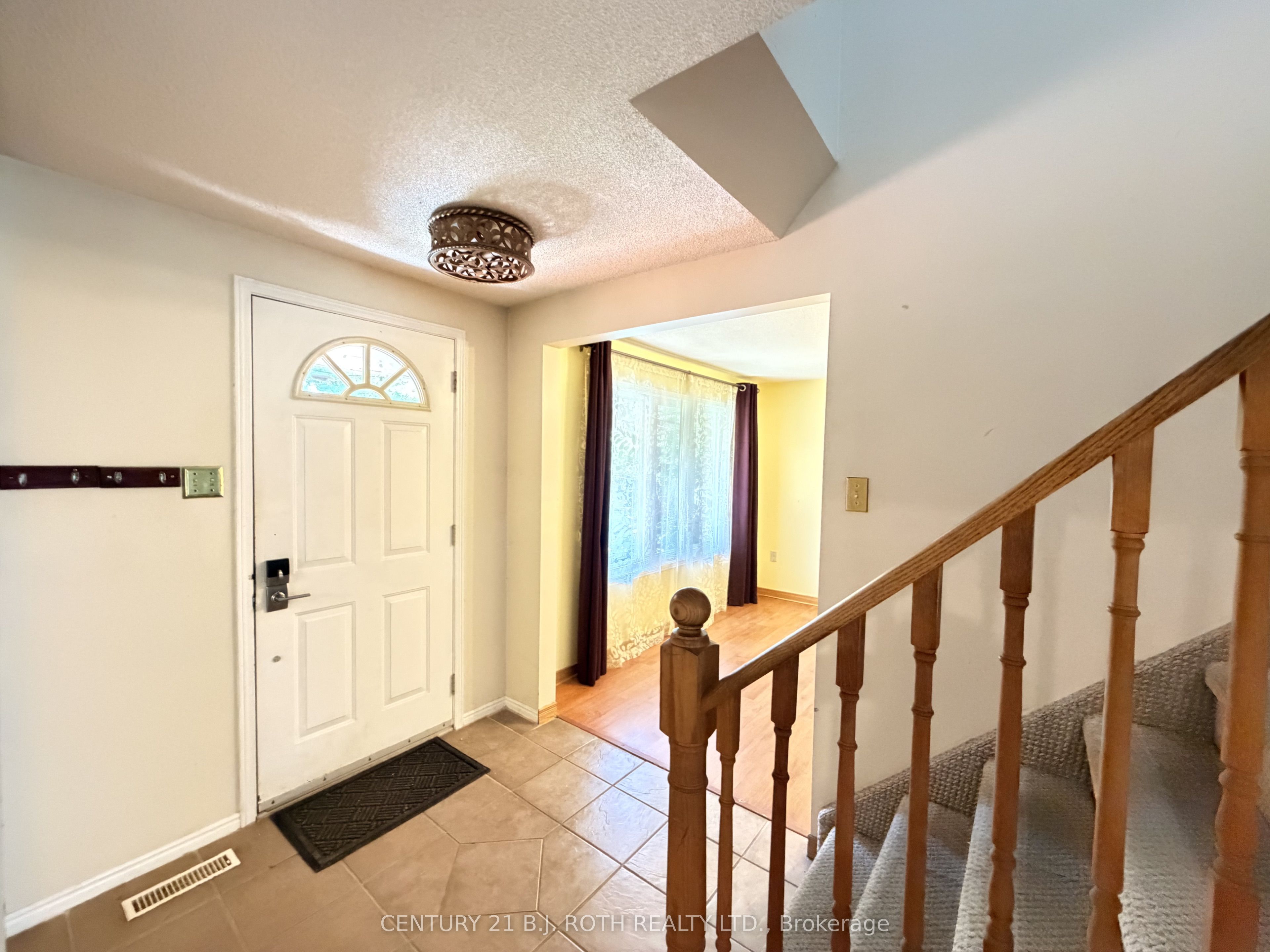 29 Irwin Drive Upper, Barrie, ON L4N 7A6 photo 2