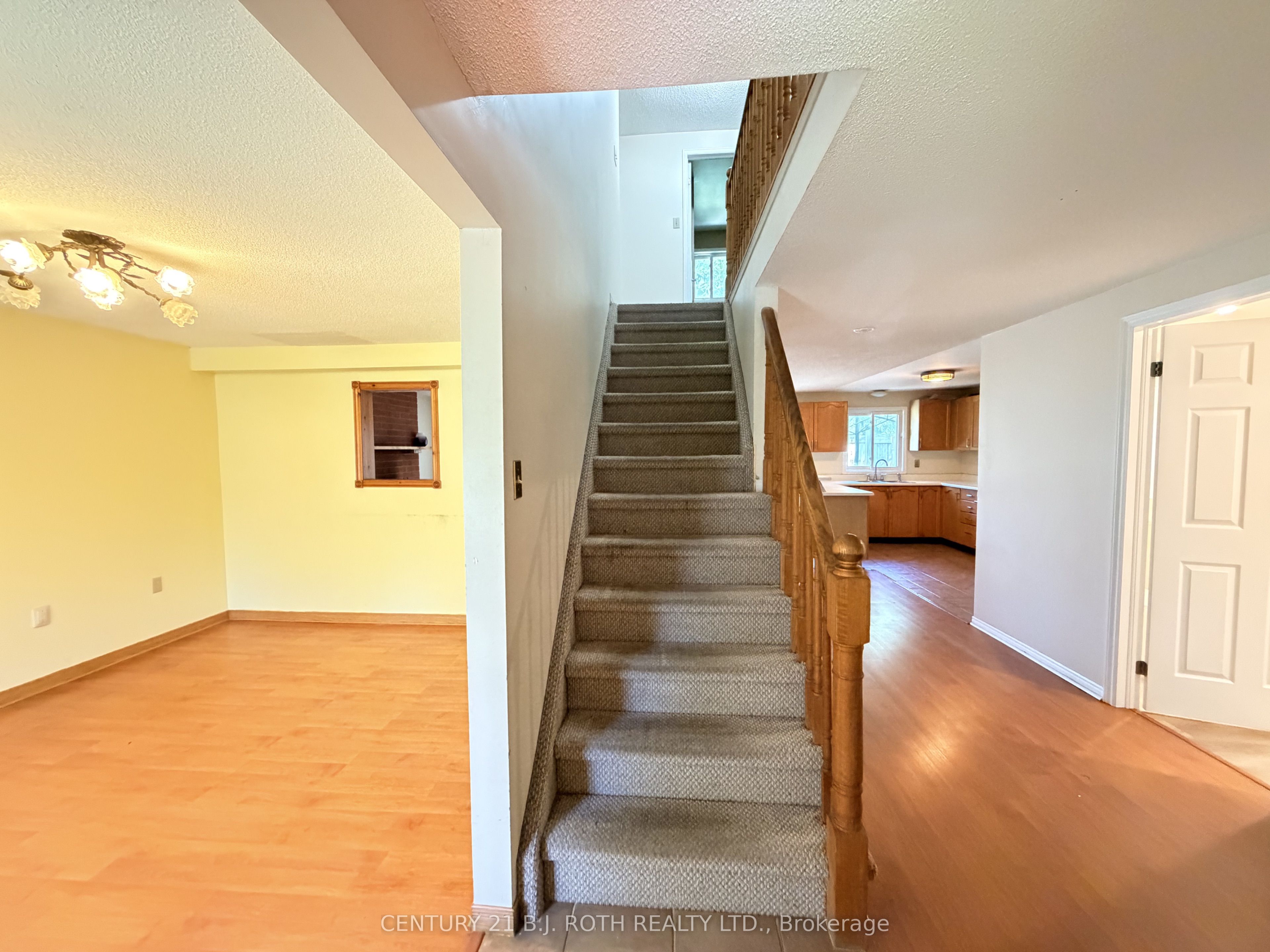 29 Irwin Drive Upper, Barrie, ON L4N 7A6 photo 3