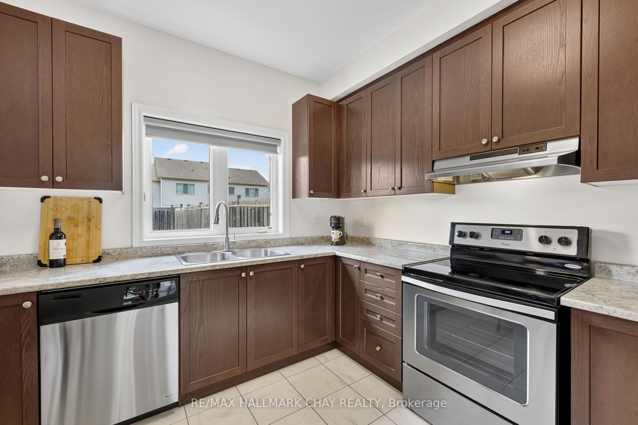 21 Pearcey Crescent, Barrie, ON L4N 6R8 photo 3
