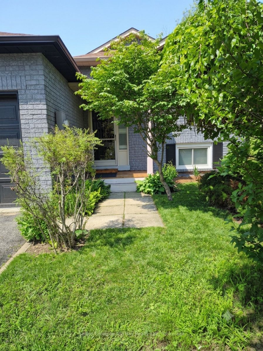 6 Donald Crescent, Wasaga Beach, ON L9Z 1E1
