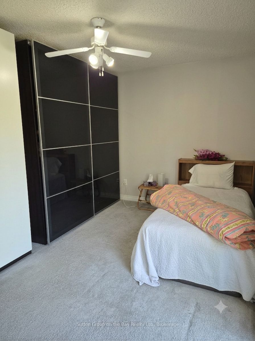 6 Donald Crescent, Wasaga Beach, ON L9Z 1E1 photo 3