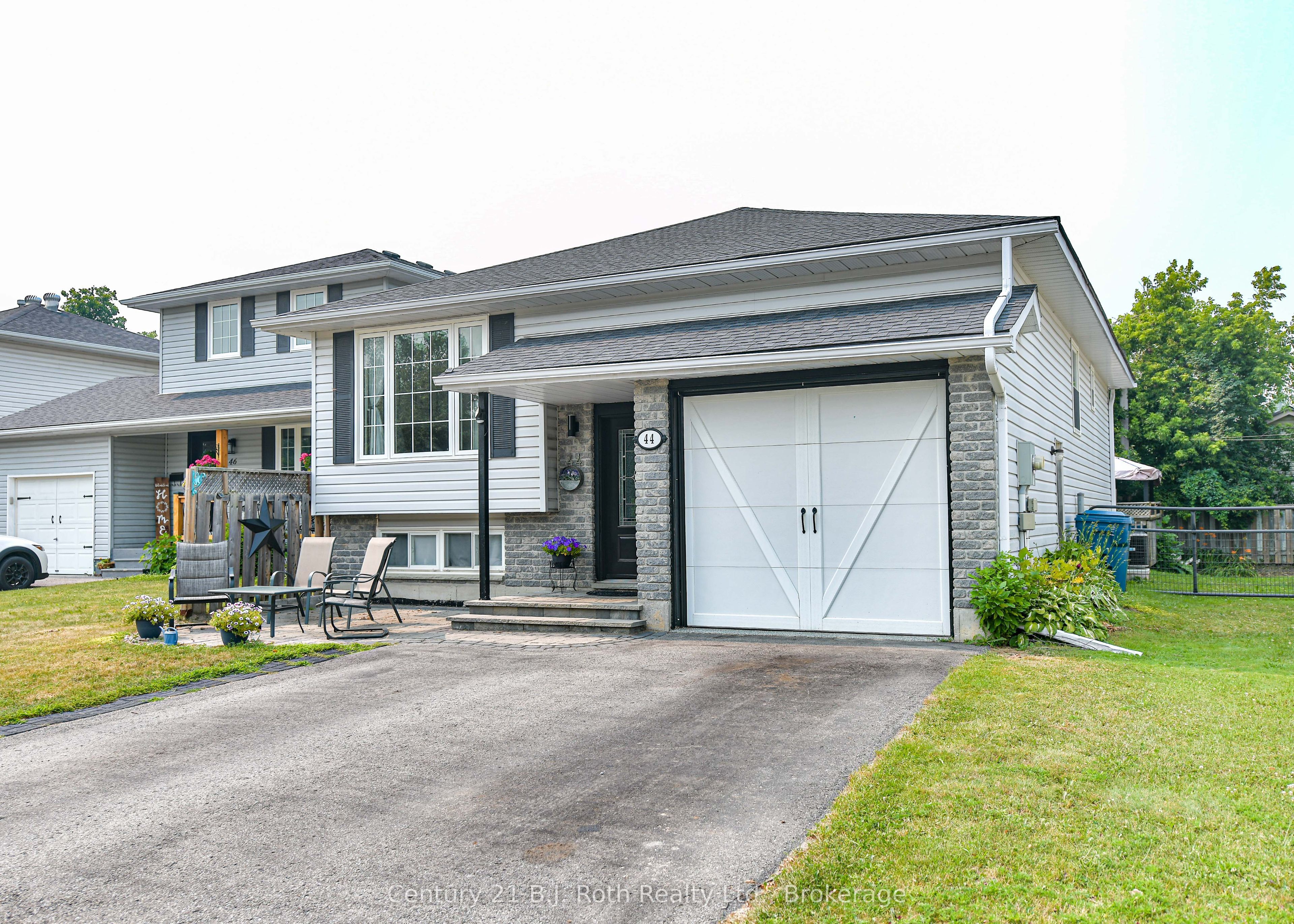 44 Courtney Crescent W, Orillia, ON L3V 7Y3