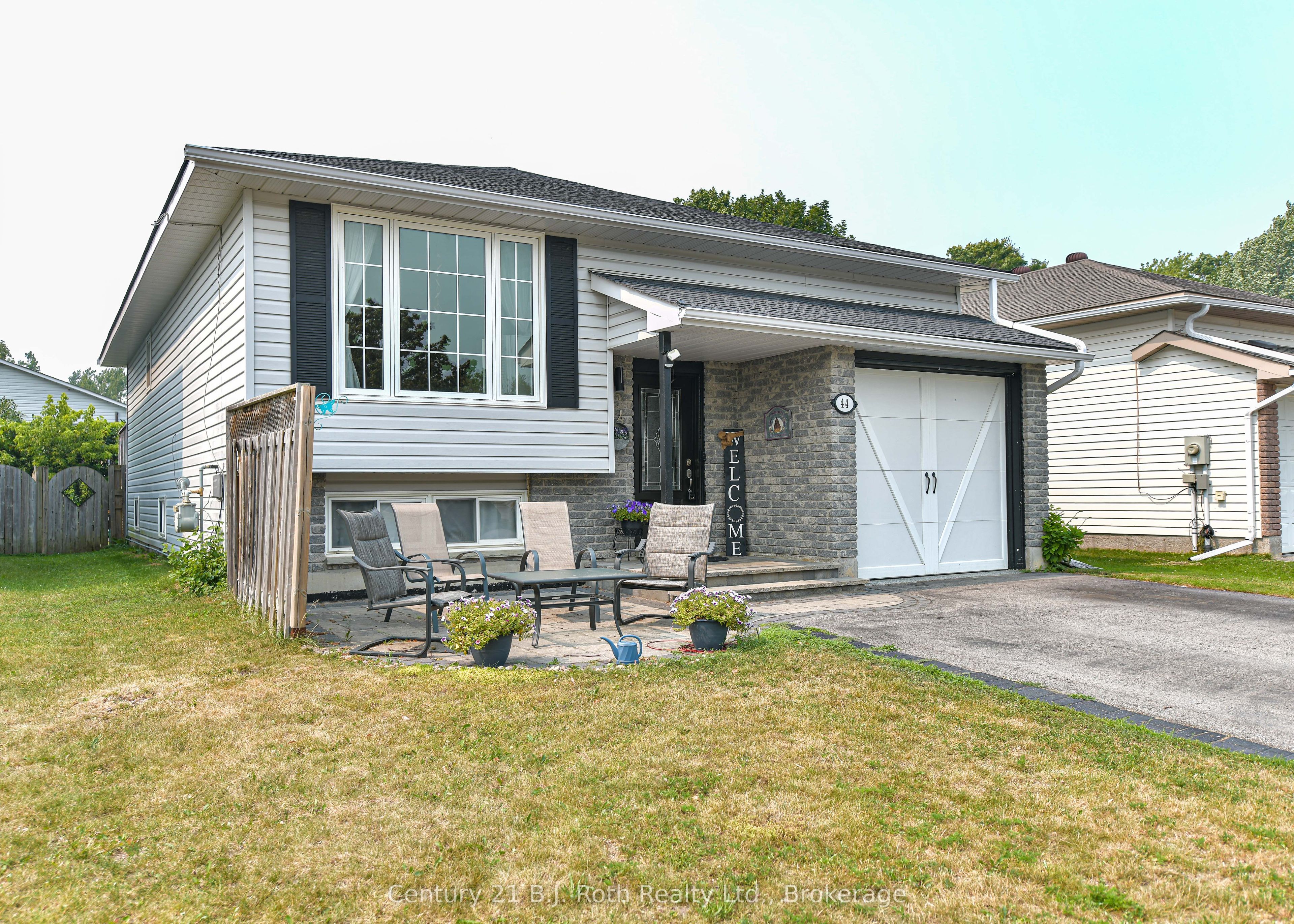 44 Courtney Crescent W, Orillia, ON L3V 7Y3 photo 2