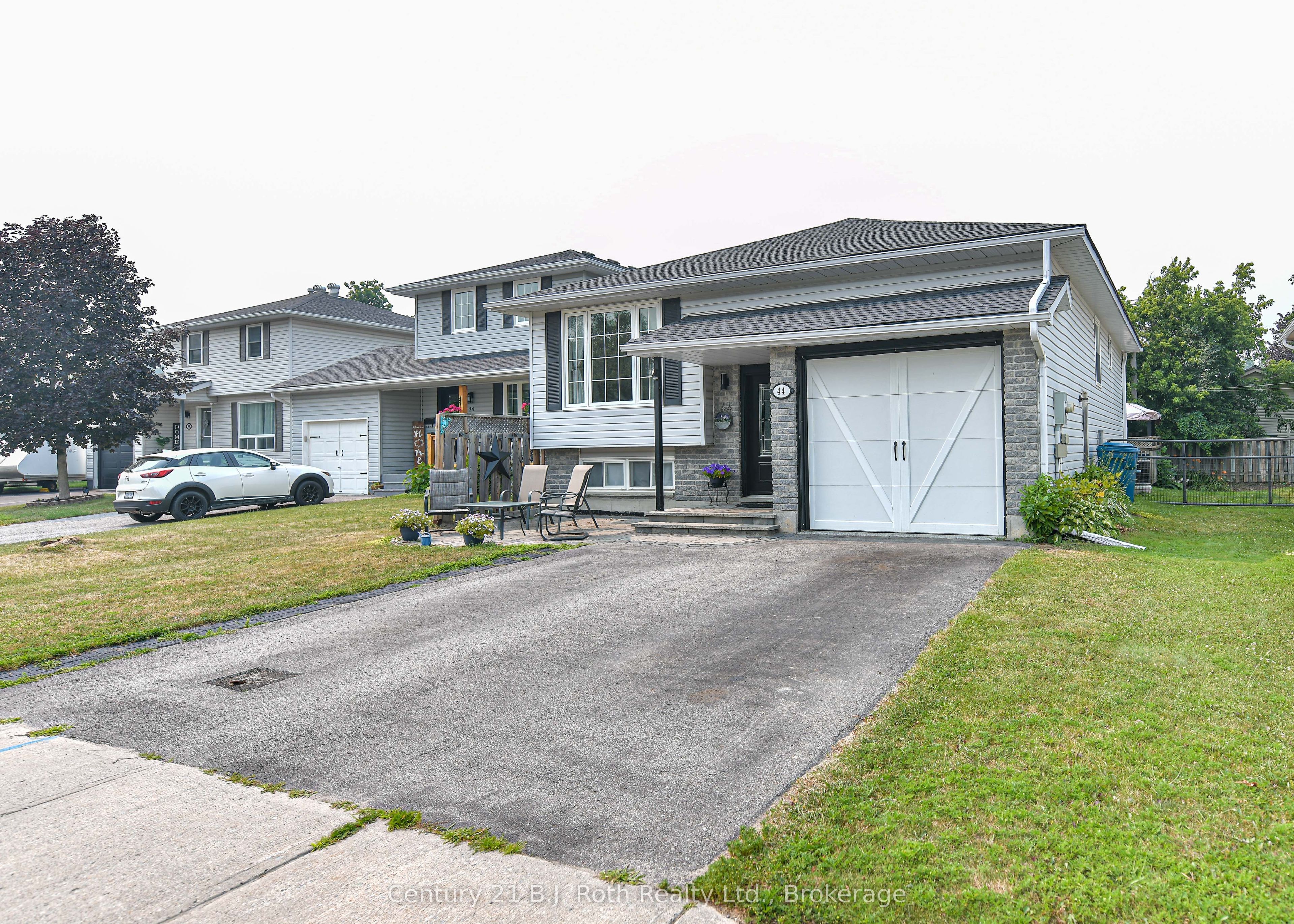 44 Courtney Crescent W, Orillia, ON L3V 7Y3 photo 4