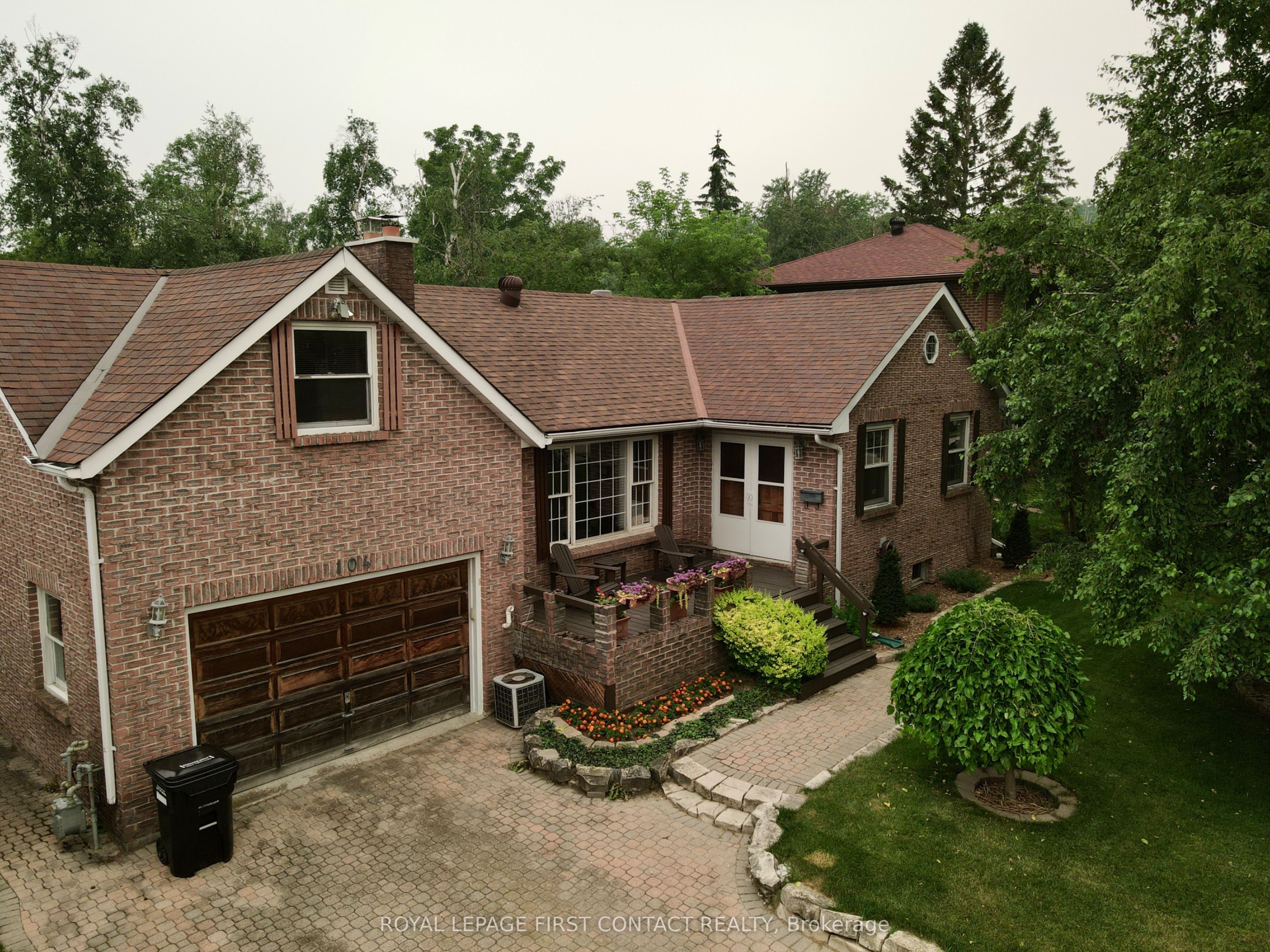 104 Eccles Street N, Barrie, ON L4N 1Y7 photo 2