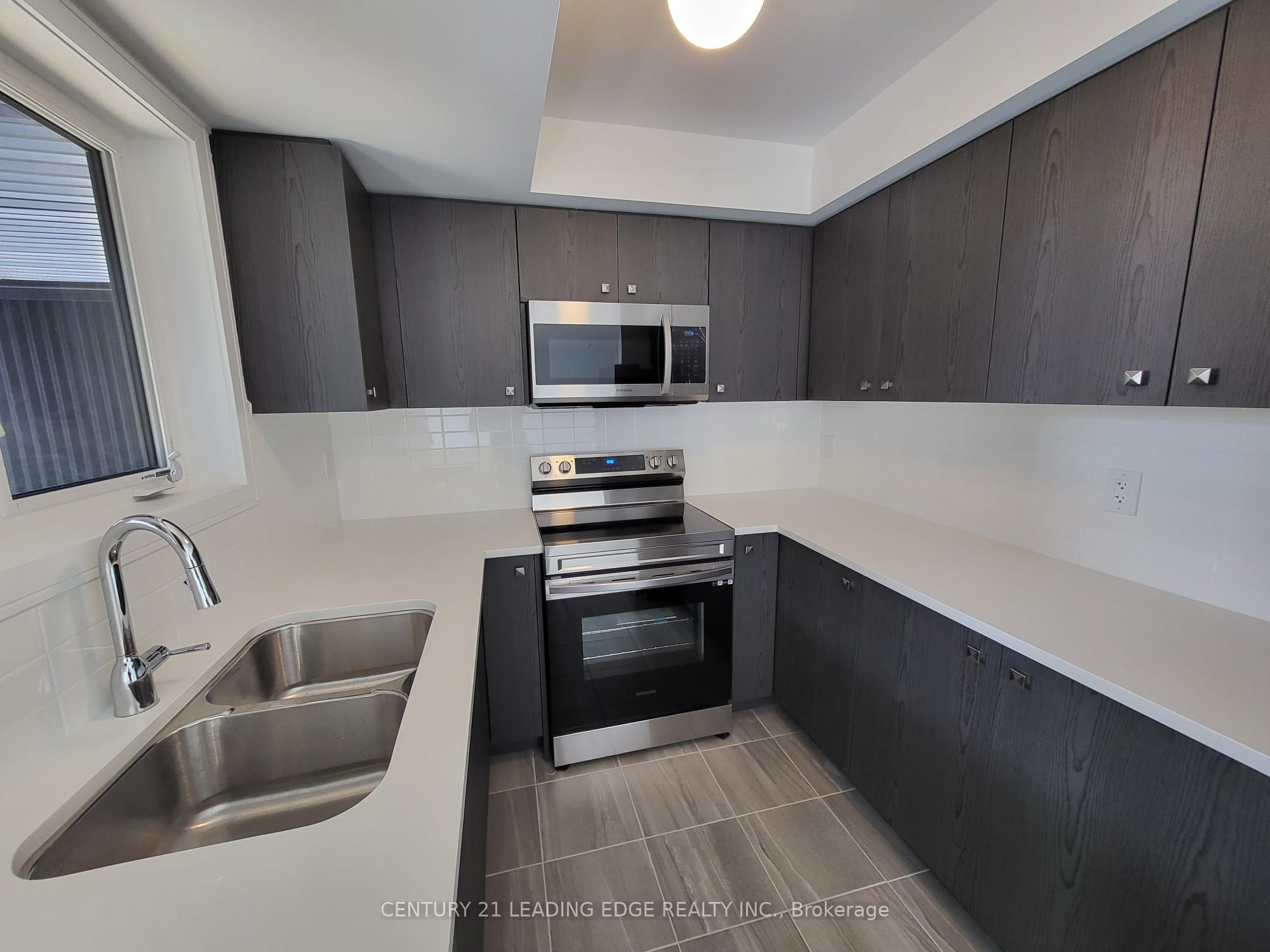27 MAGNOLIA Lane, Barrie, ON L9J 0N9 photo 4