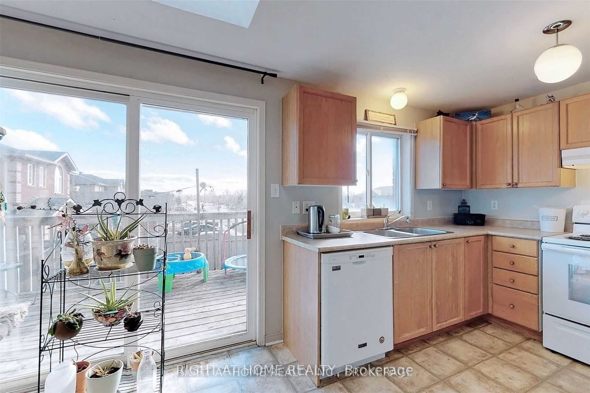229 Dunsmore Lane Upper, Barrie, ON L4M 7A3 photo 5