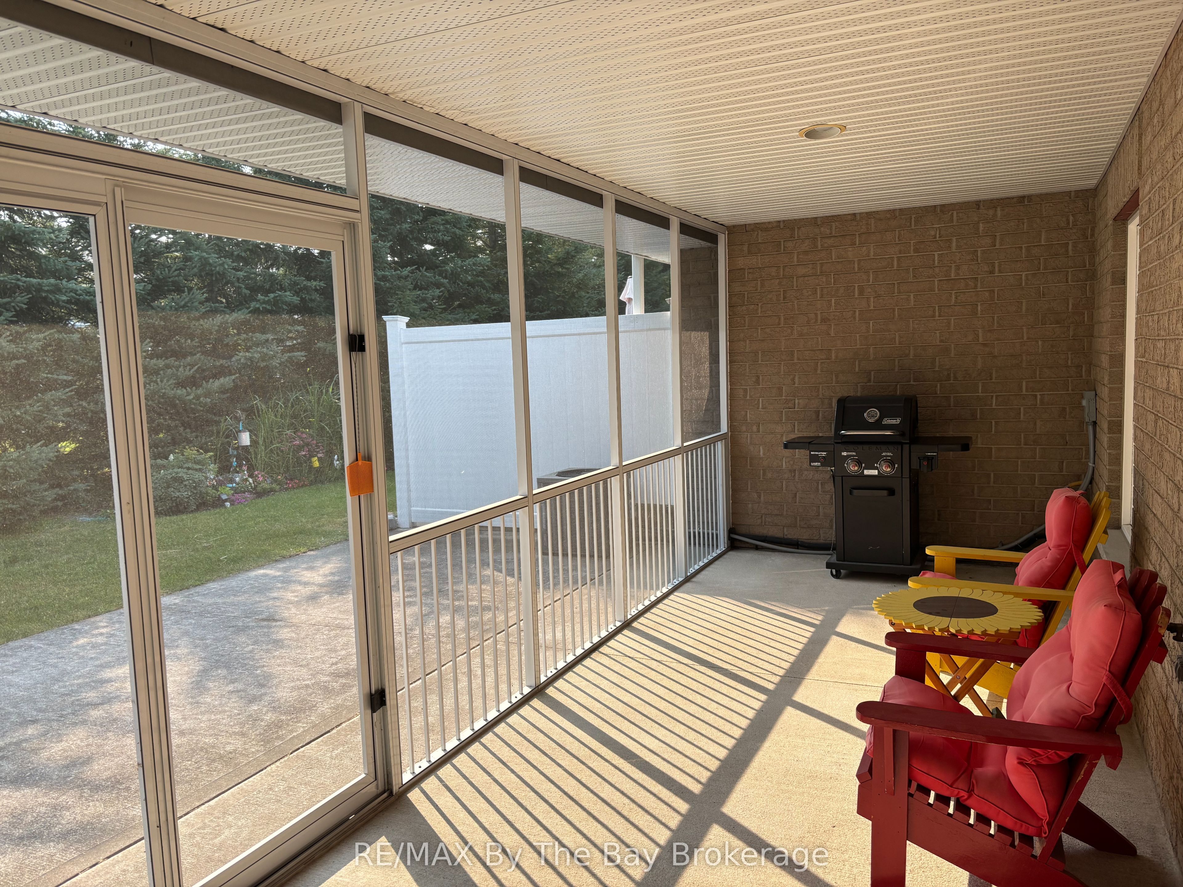65 MEADOW Lane, Wasaga Beach, ON L9Z 0A3 photo 2