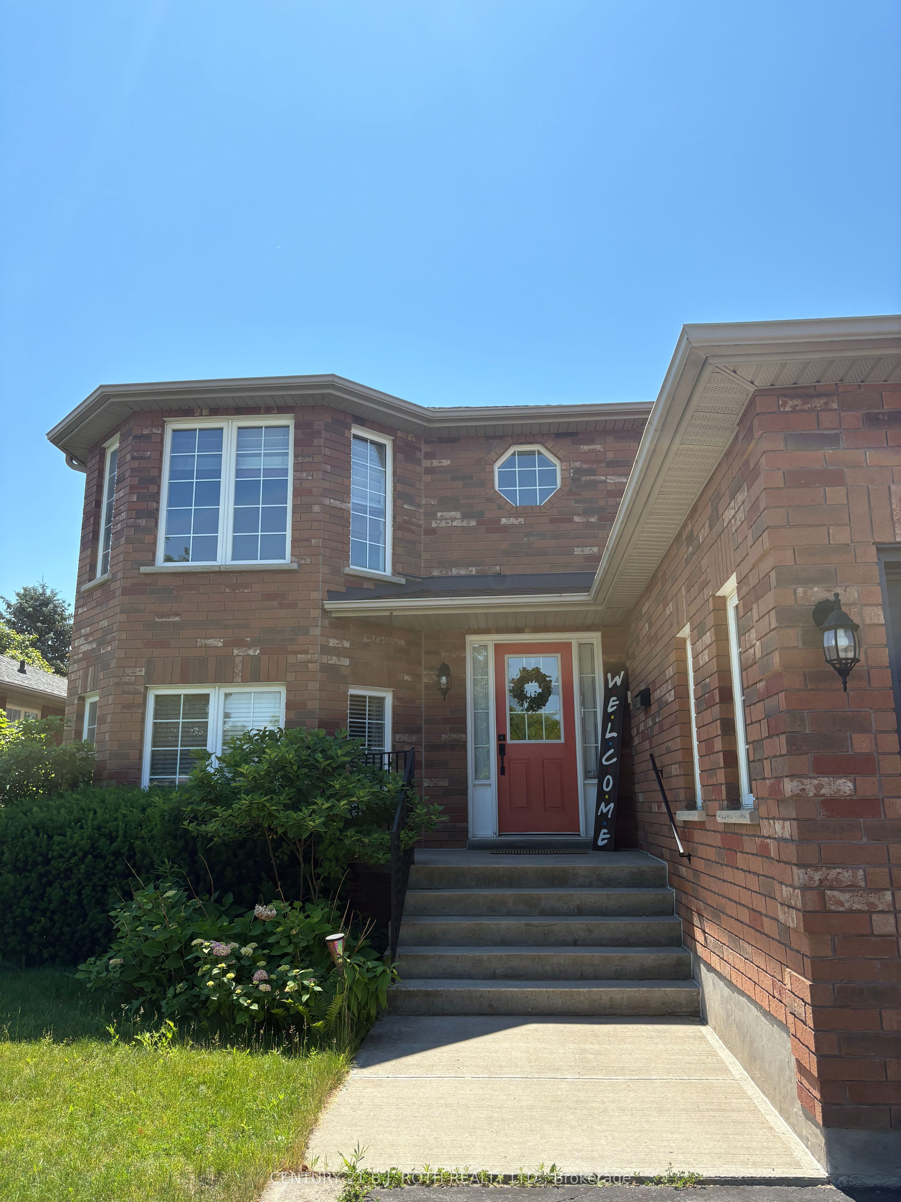 59 Nicklaus Drive Upper Level, Barrie, ON L4M 6V7 photo 2