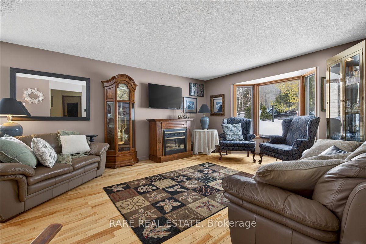 7 Pine Spring, Oro-Medonte, ON L4M 4Y8 photo 4