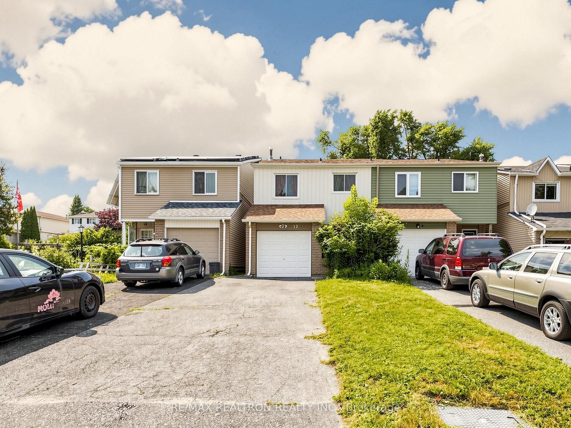 12 Robin Court, Barrie, ON L4M 5M1