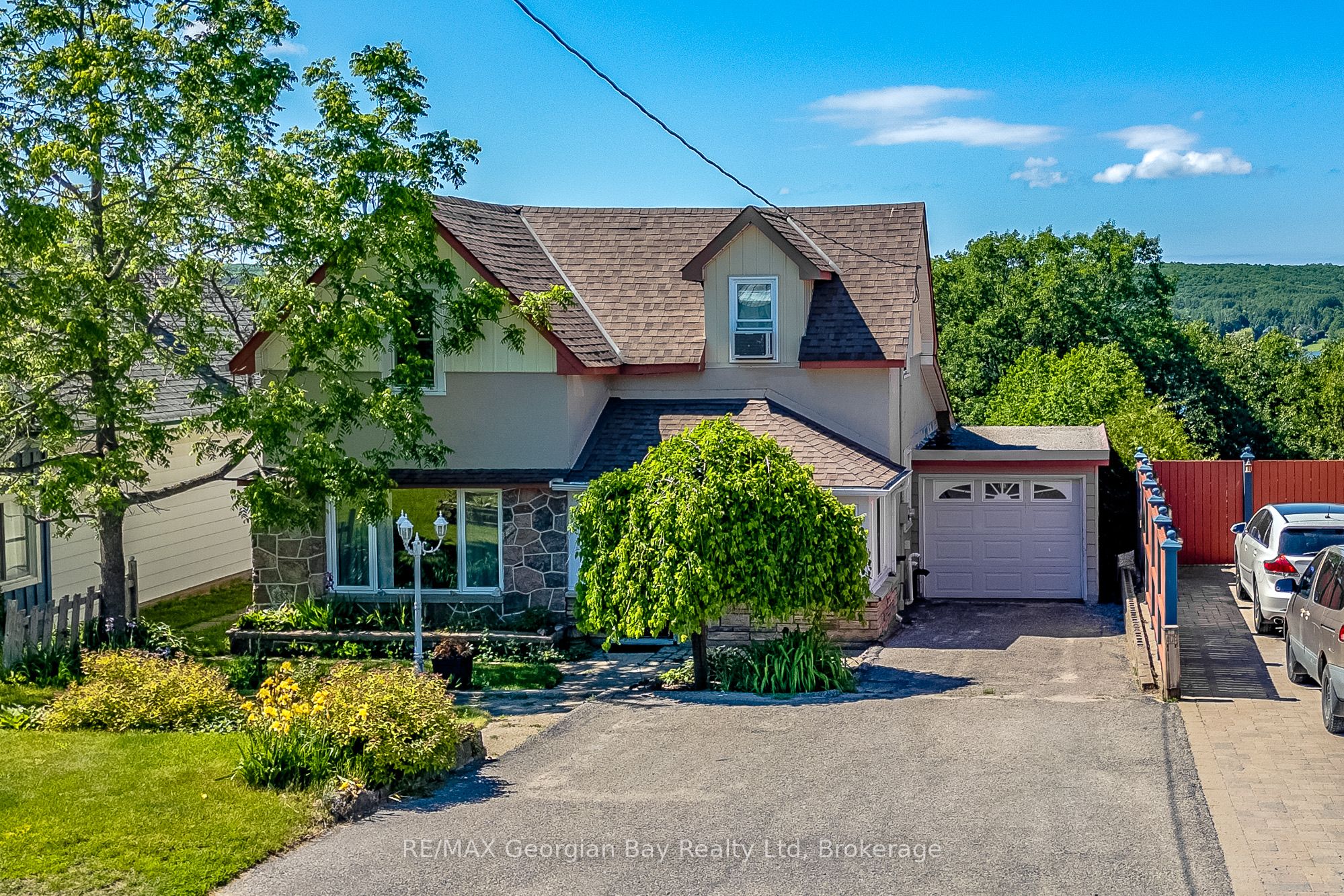 71 Poyntz Street, Penetanguishene, ON L9M 1N6