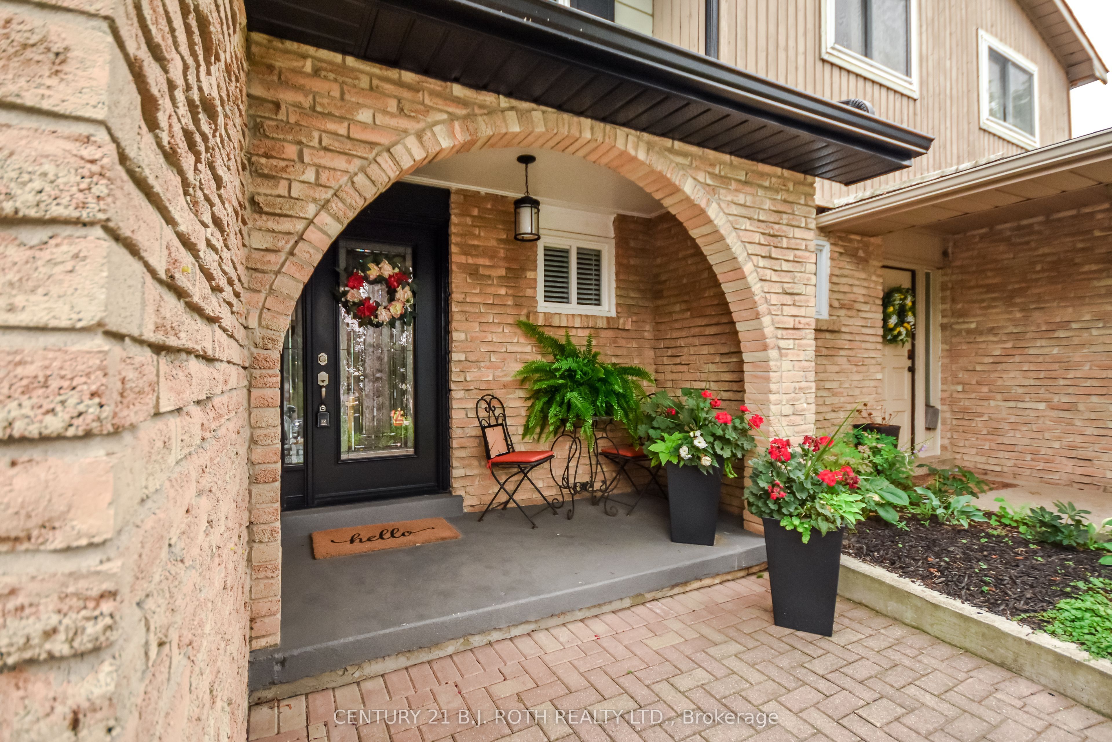 139 Kozlov Street, Barrie, ON L4N 4R1 photo 2