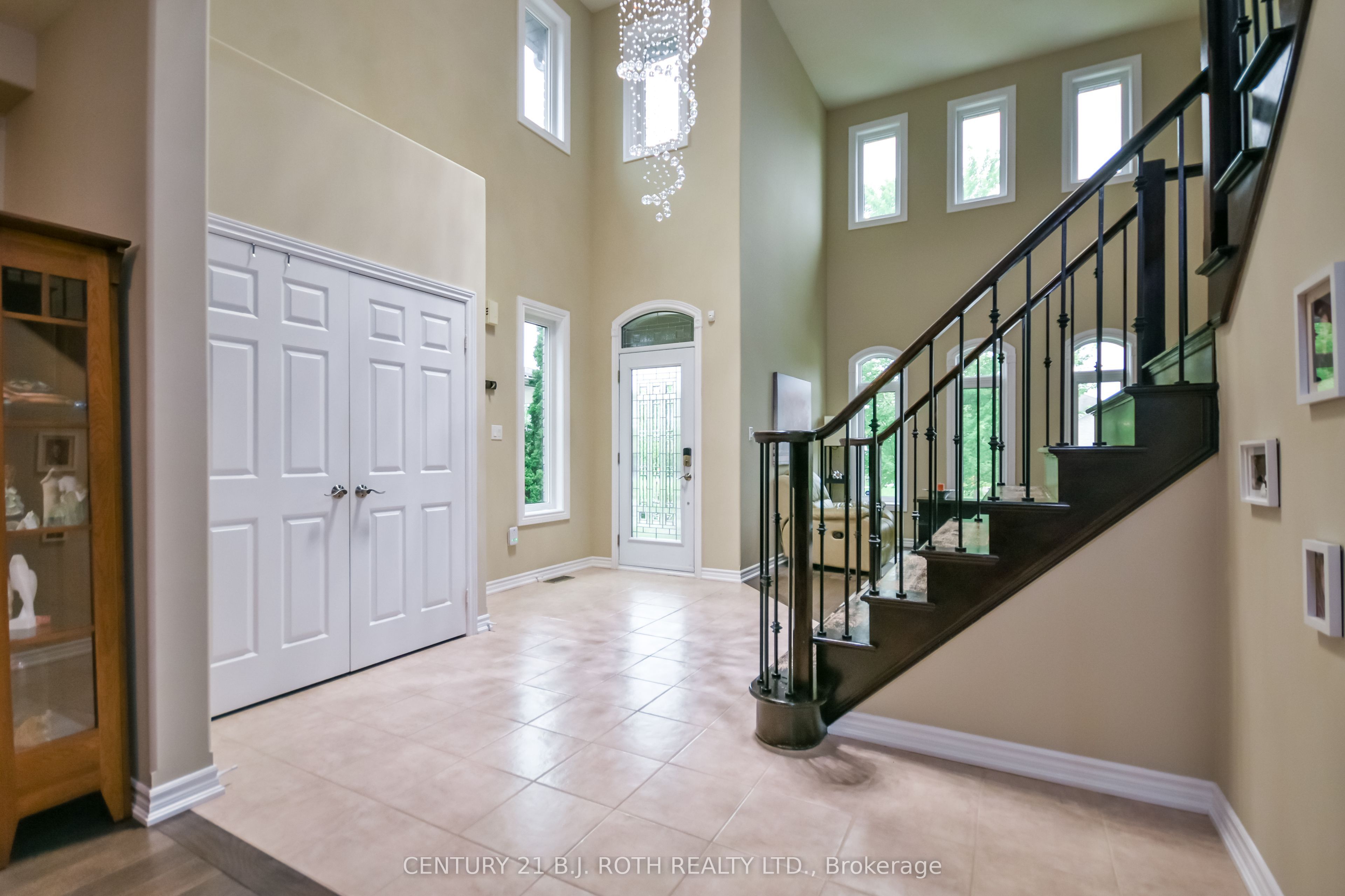 20 Falcon Crescent, Barrie, ON L4N 0Y9 photo 4