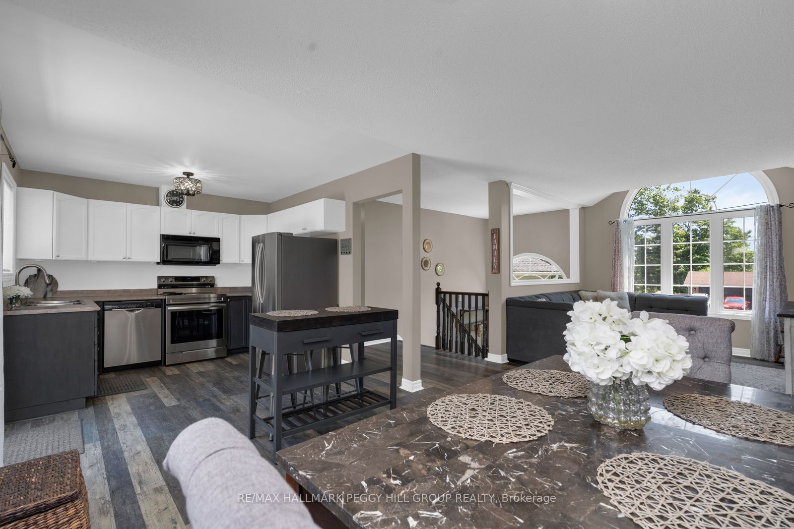 6 Rosemarie Drive, Oro-Medonte, ON L0L 1T0 photo 4