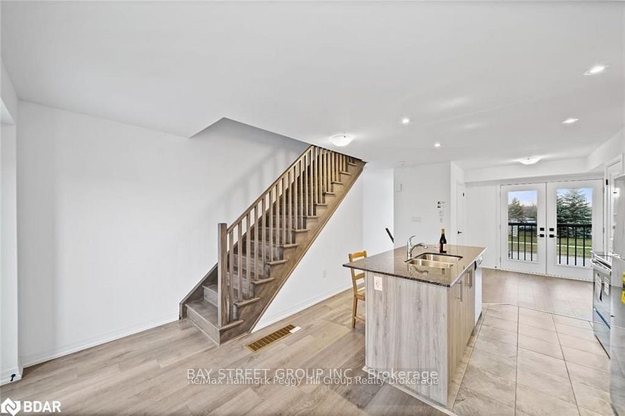 27 Fairlane Avenue, Barrie, ON L9J 0N1 photo 4