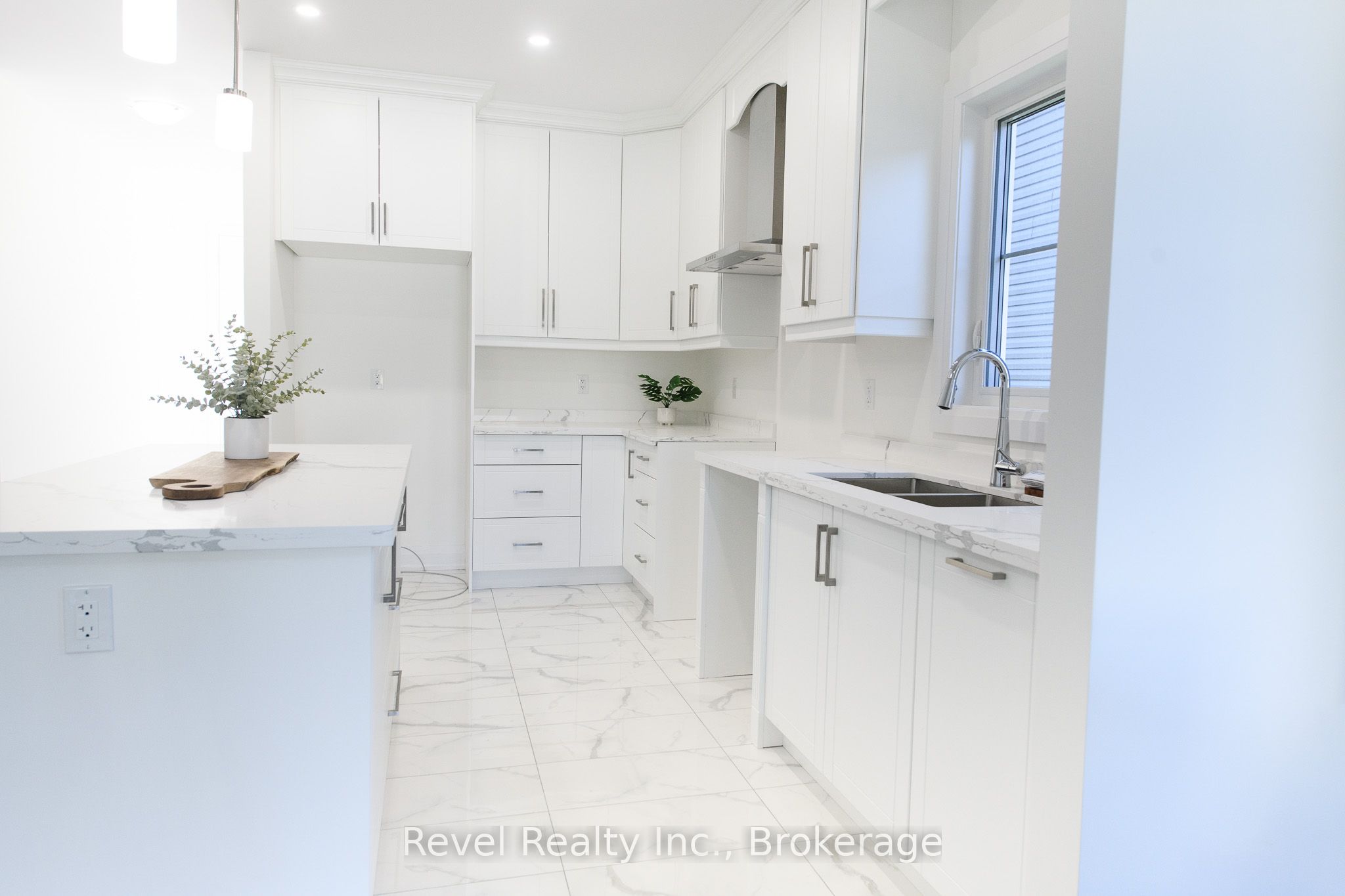 43 Joanne Crescent, Wasaga Beach, ON L9Z 2N9 photo 4
