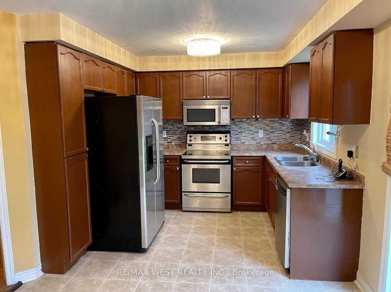 4 Catherine Drive, Barrie, ON L4N 0Y7 photo 2
