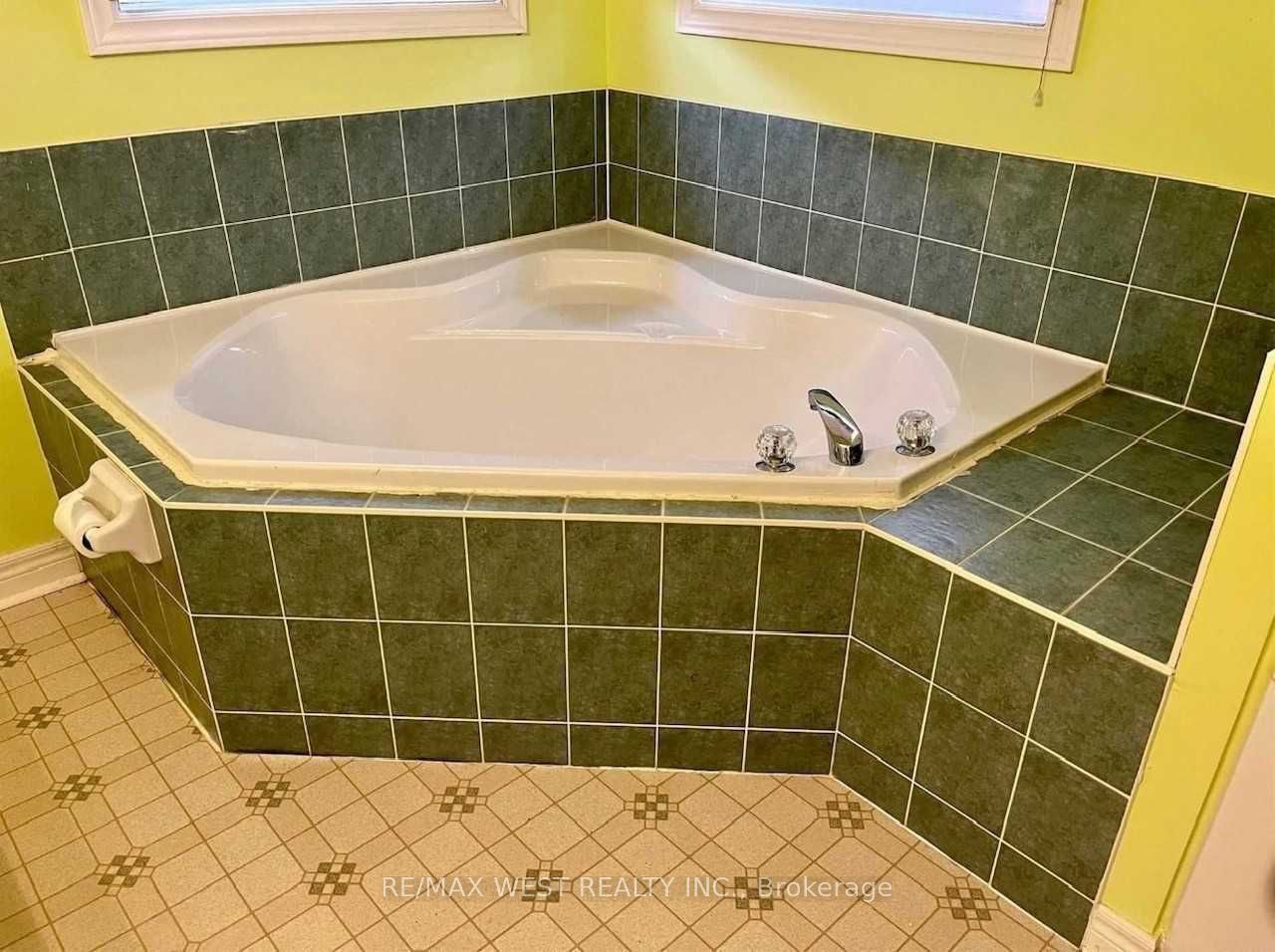 4 Catherine Drive, Barrie, ON L4N 0Y7 photo 5