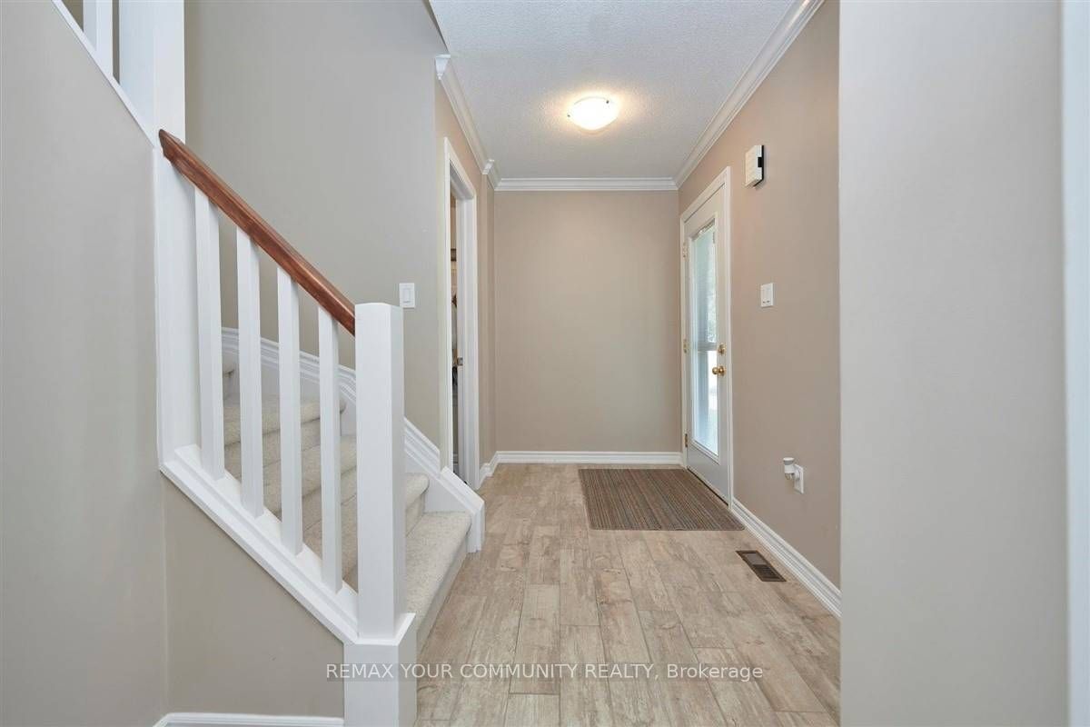 31 D'ambrosio Drive, Barrie, ON L4N 6V6 photo 3