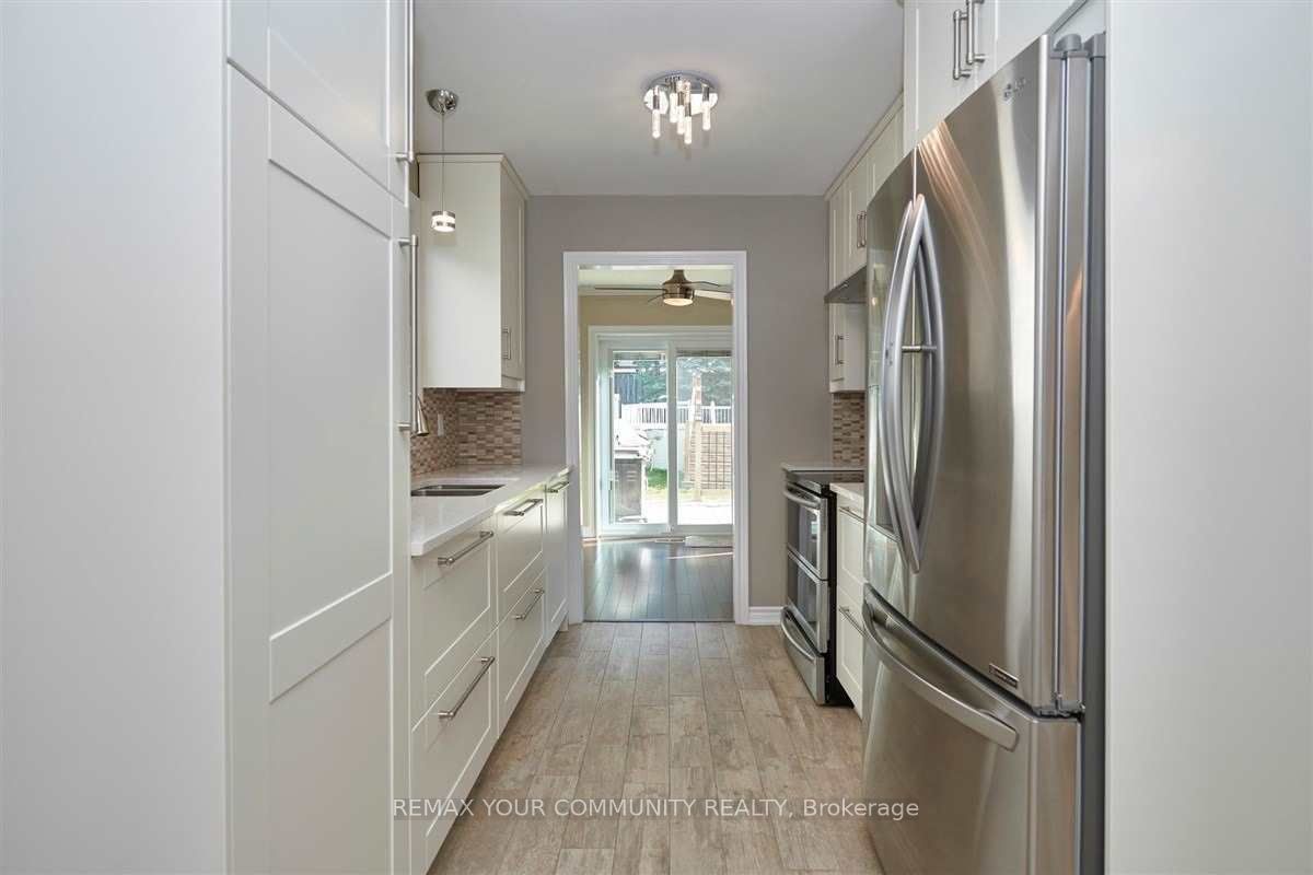 31 D'ambrosio Drive, Barrie, ON L4N 6V6 photo 4