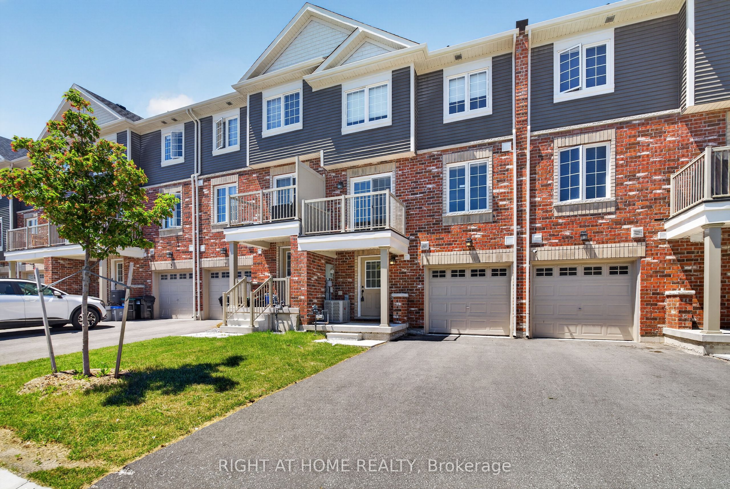 9 Silo Mews, Barrie, ON L9J 0V4 photo 3
