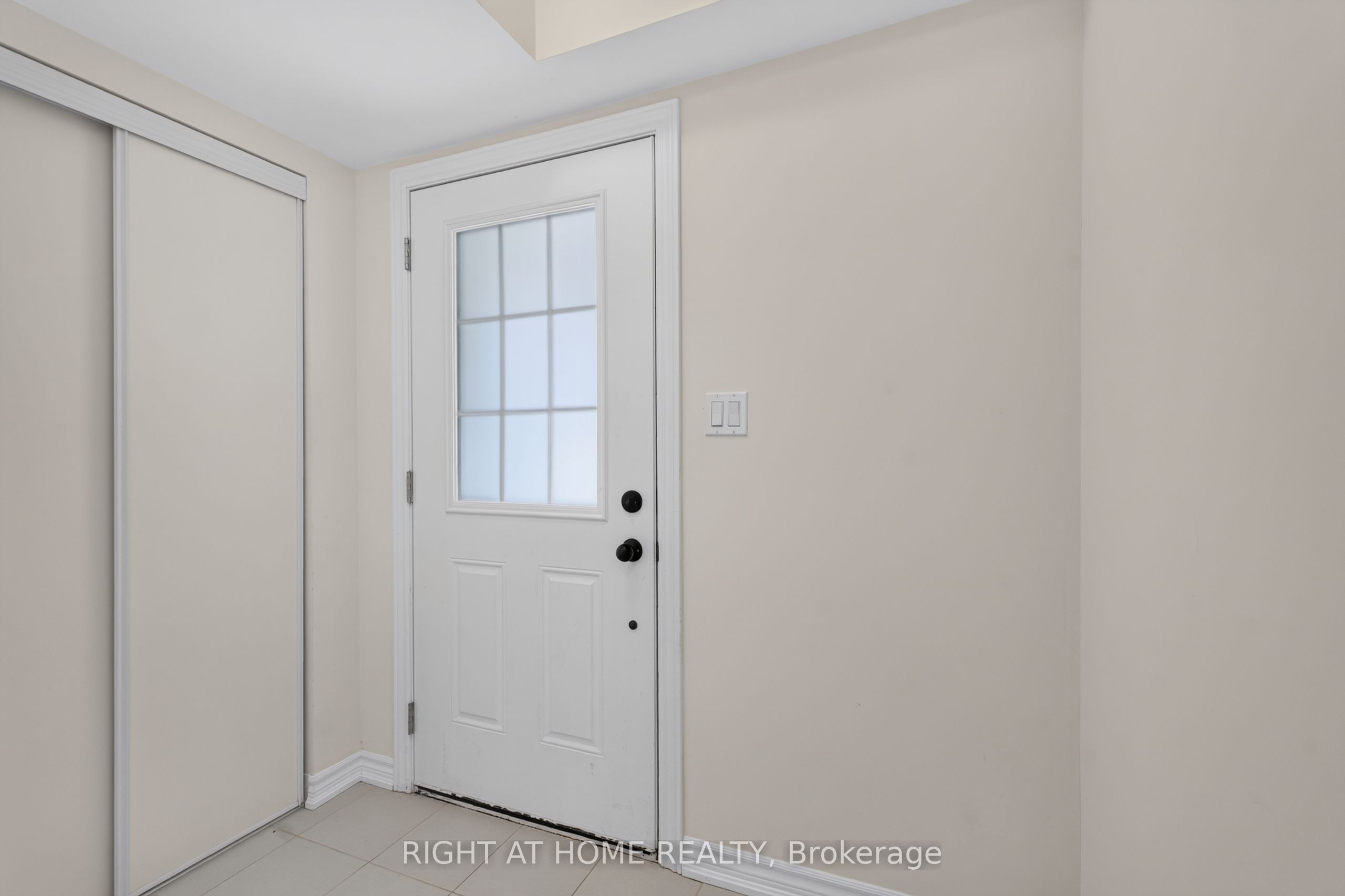 9 Silo Mews, Barrie, ON L9J 0V4 photo 4