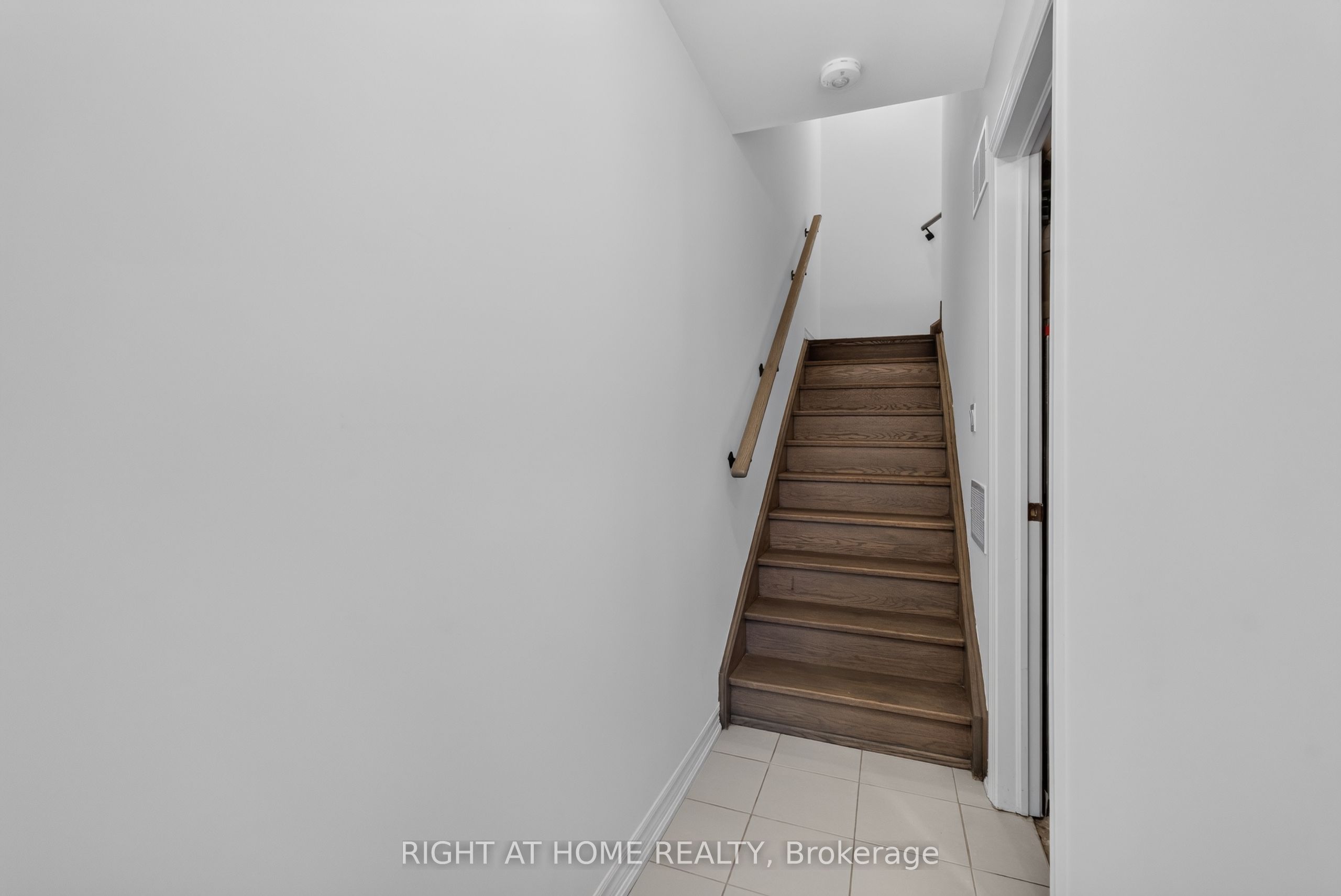 9 Silo Mews, Barrie, ON L9J 0V4 photo 5