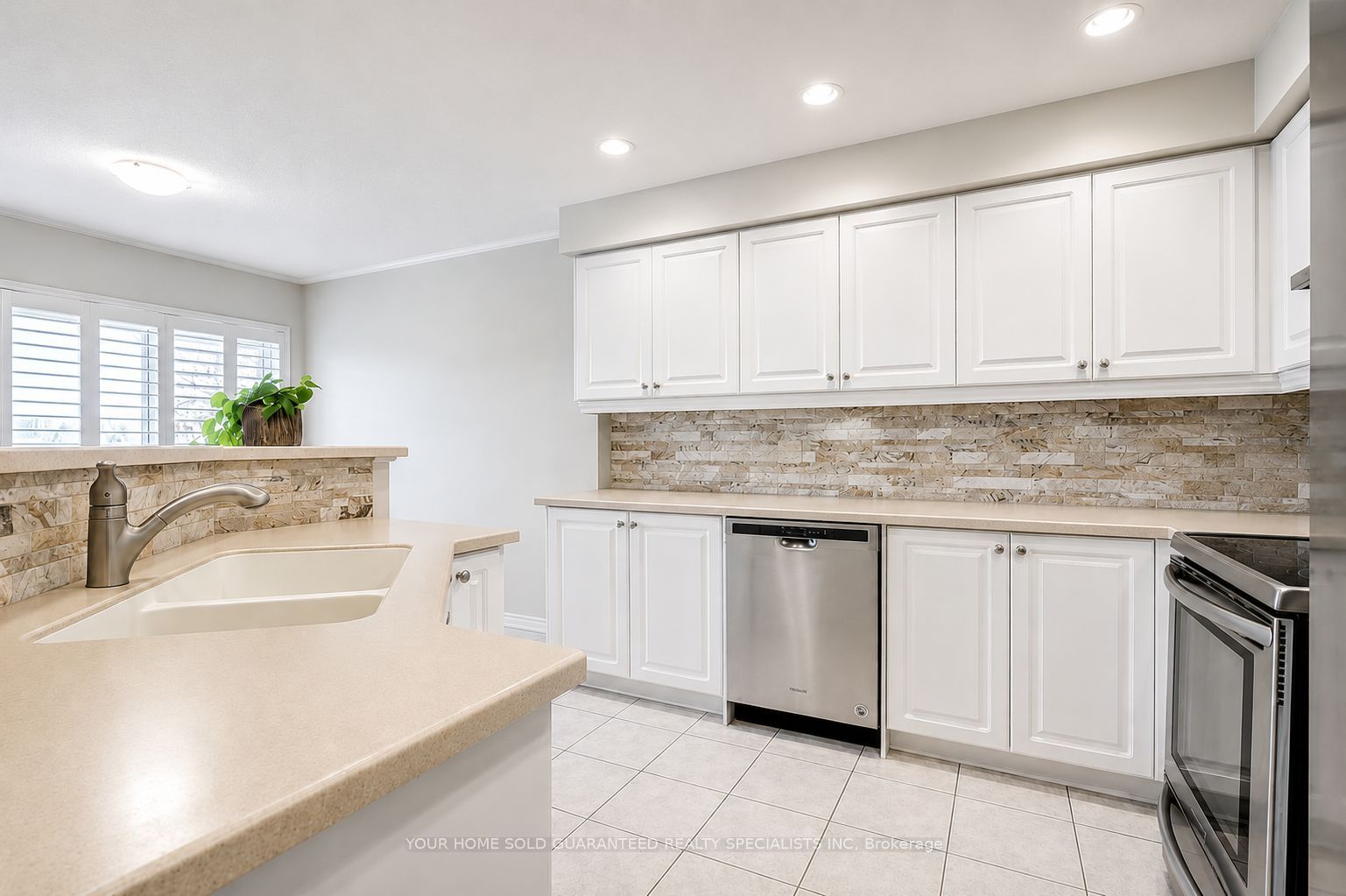 18 Couples Court, Barrie, ON L4M 6V5 photo 3