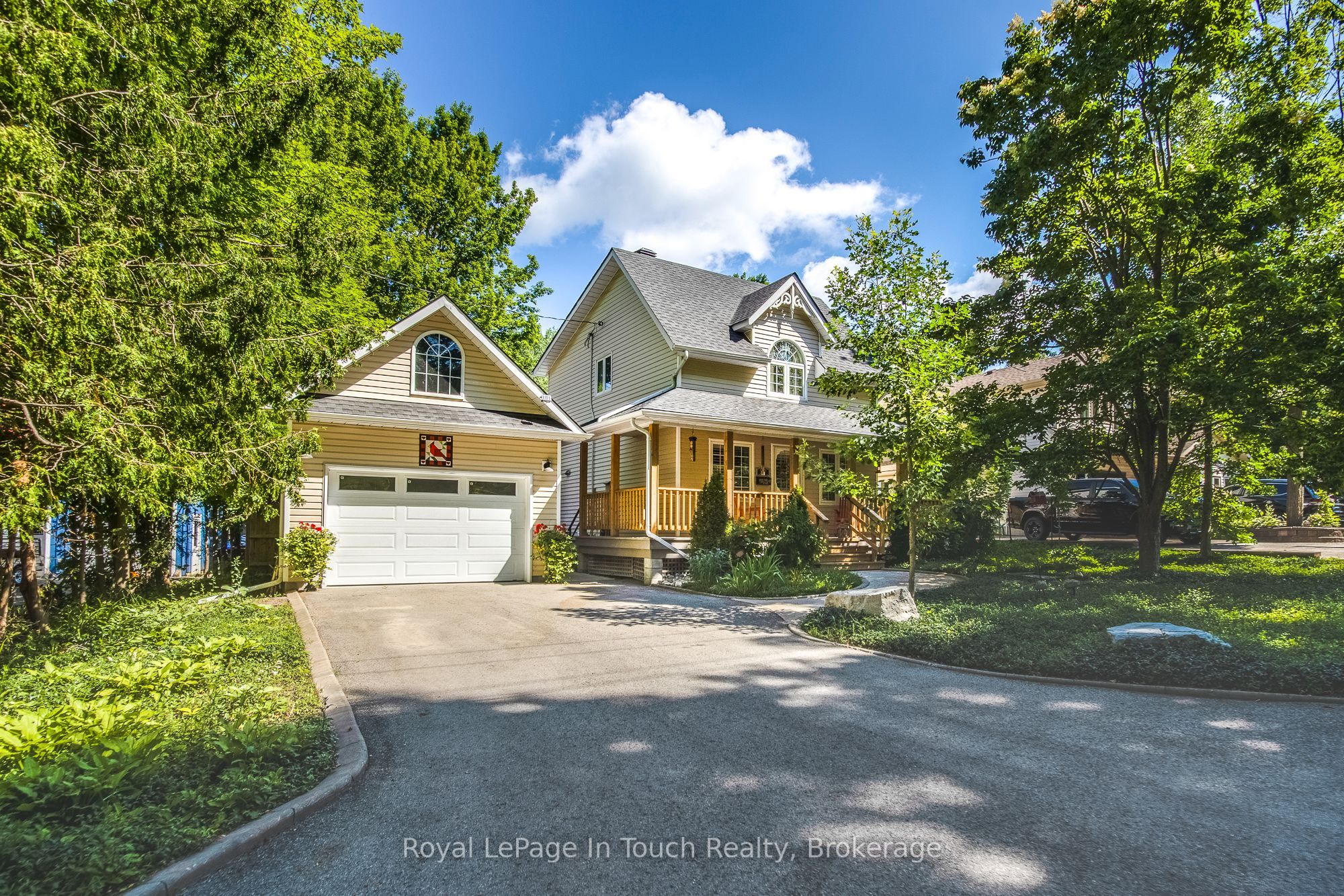 27 Don Street, Penetanguishene, ON L9M 1E5