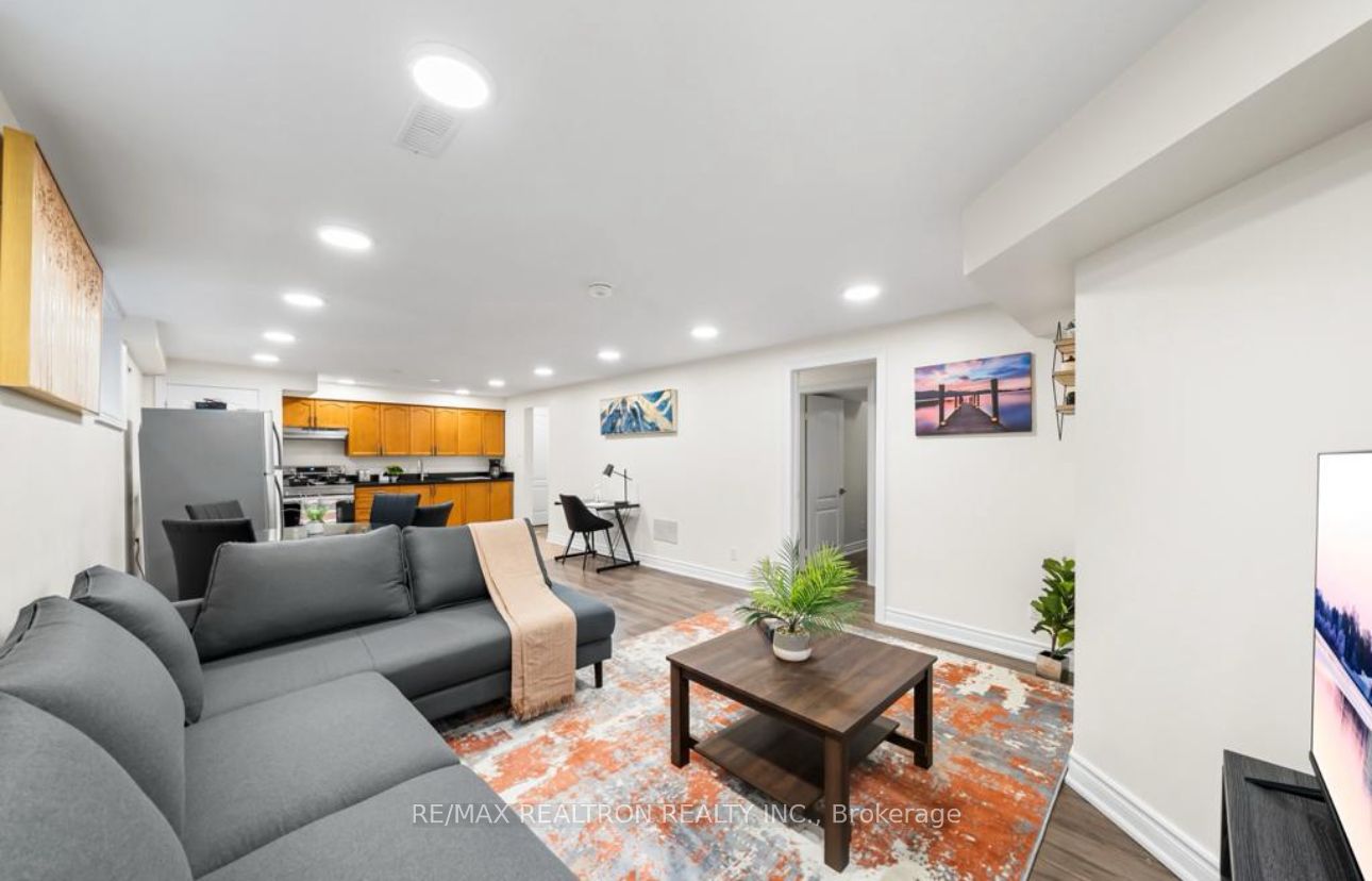 76 Larkin Drive W Bsmnt, Barrie, ON L4M 7B4 photo 2