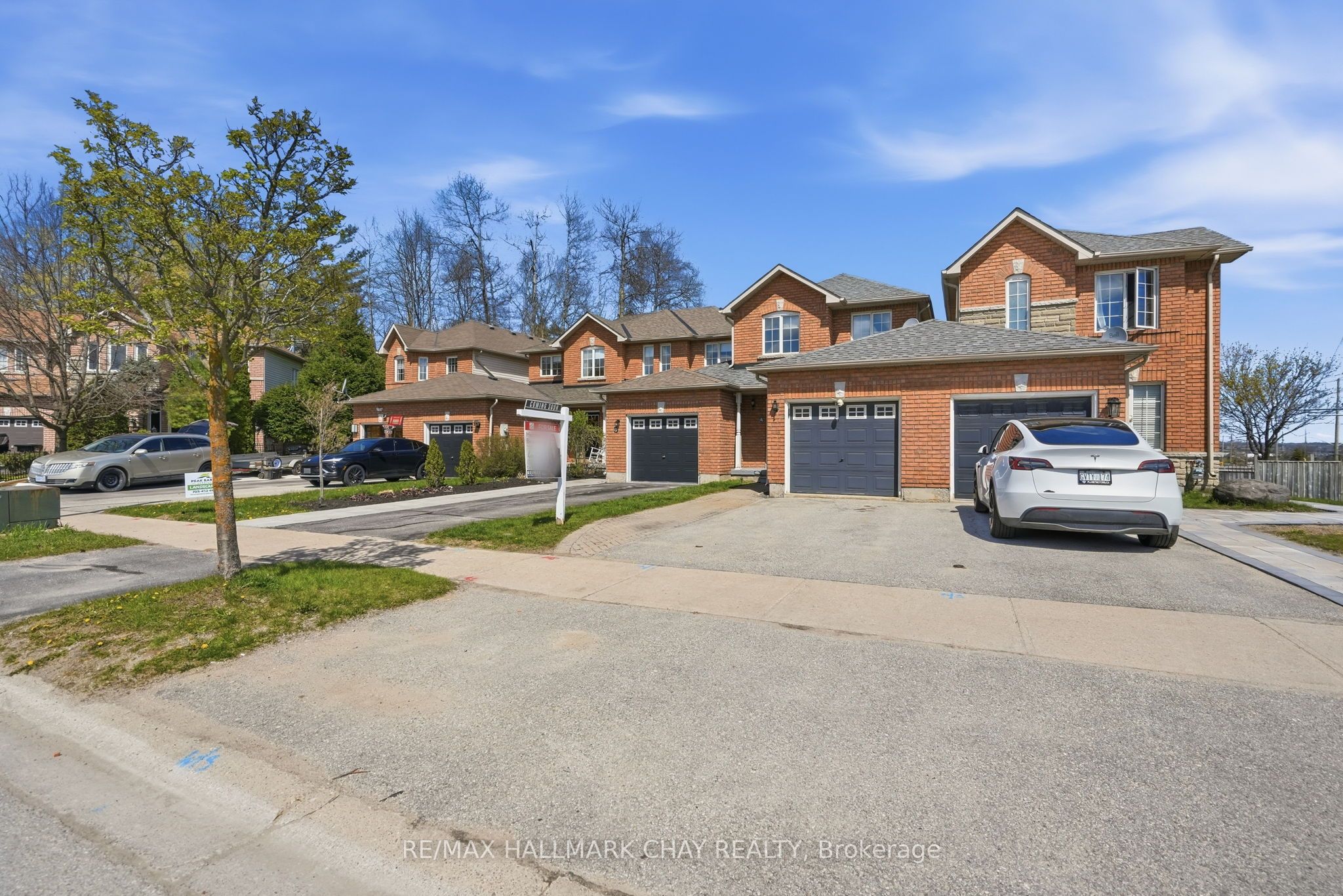 4 Hawthorne Crescent, Barrie, ON L4N 8K1 photo 2