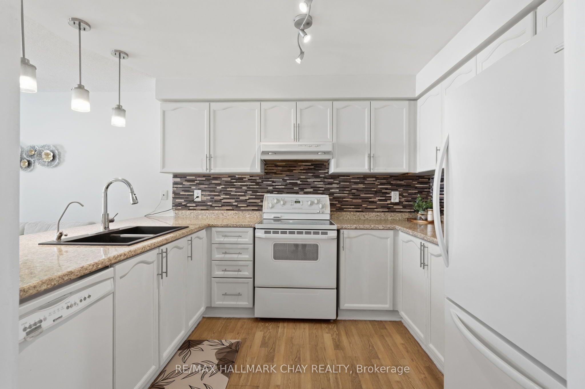 4 Hawthorne Crescent, Barrie, ON L4N 8K1 photo 4
