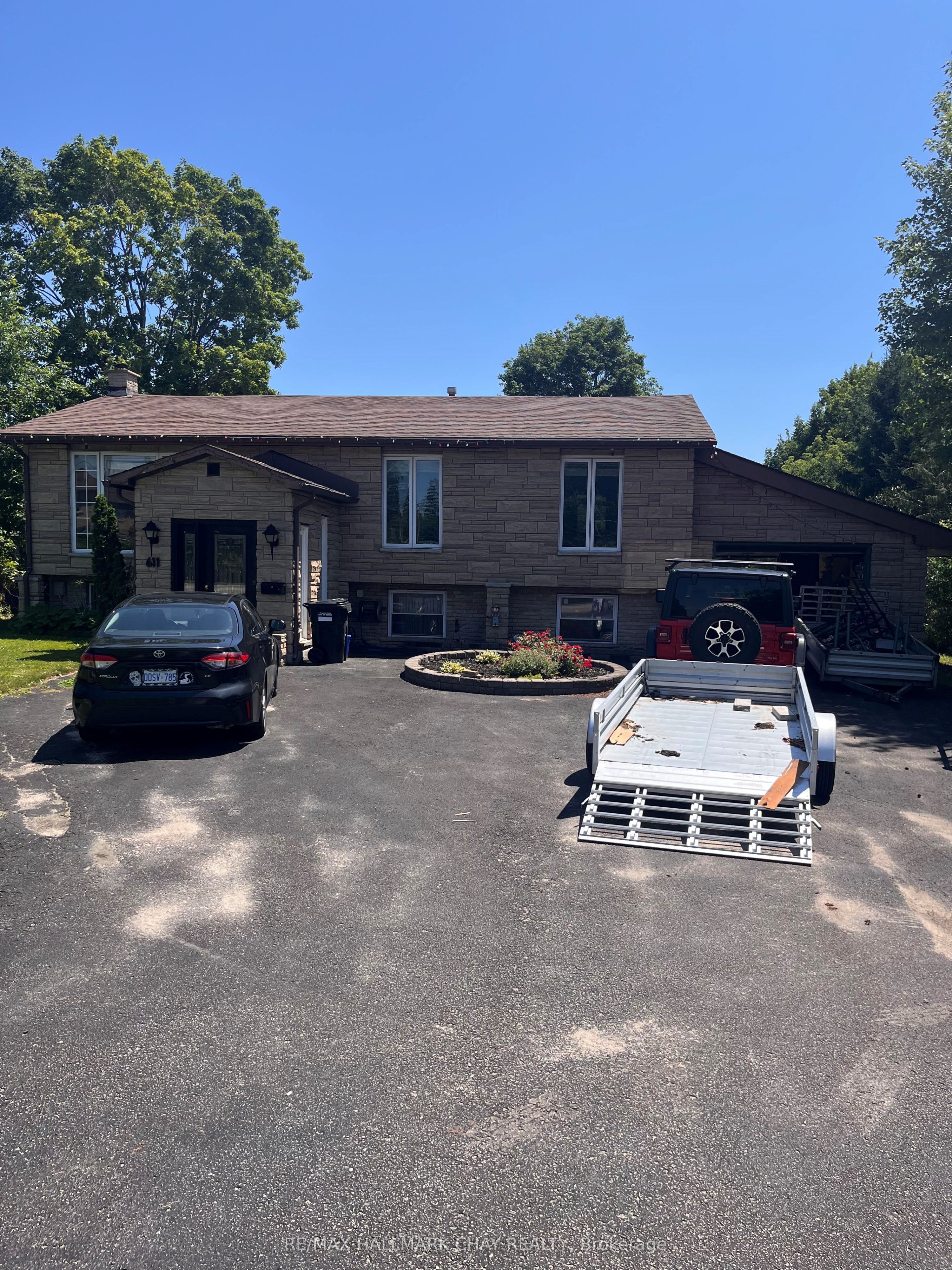 611 Big Bay Point Rd Road, Barrie, ON L4N 3Z9