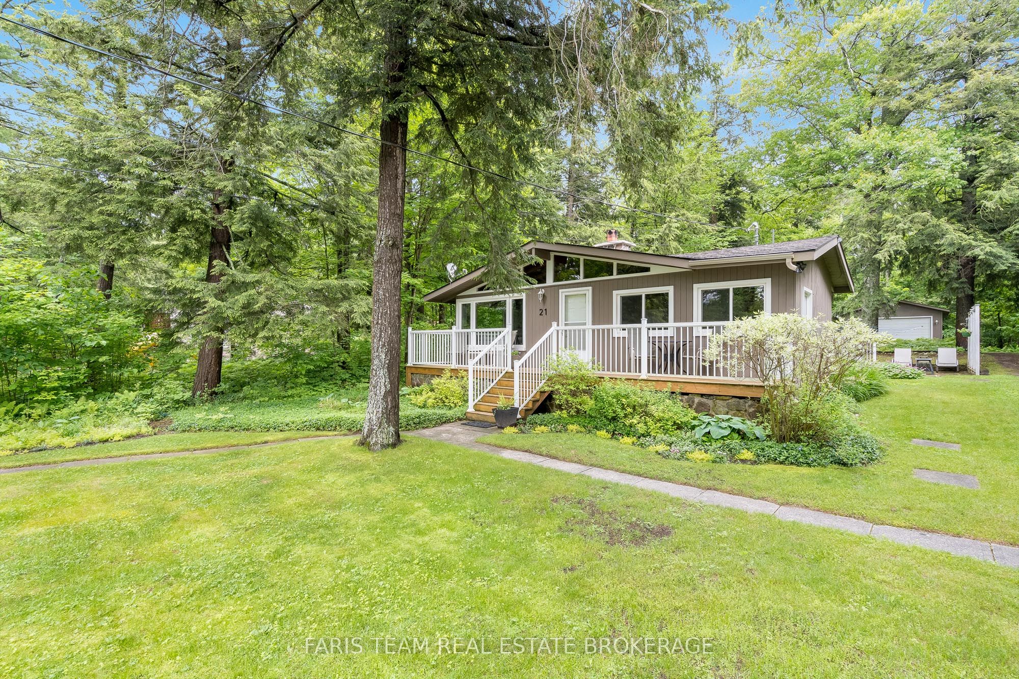 21 East Beach Road, Tiny, ON L9M 0M6