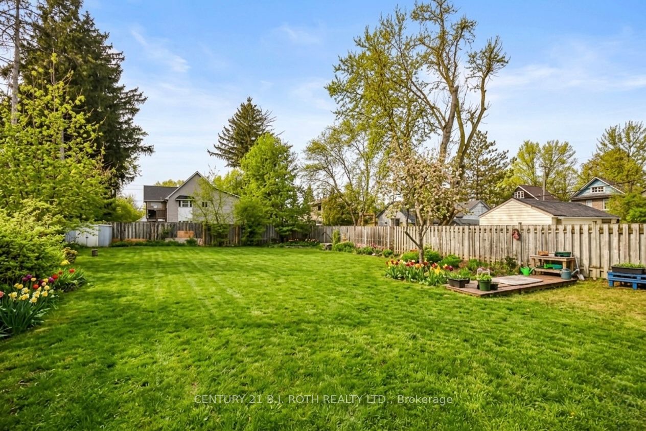 44 Sanford Street, Barrie, ON L4N 3C4 photo 2