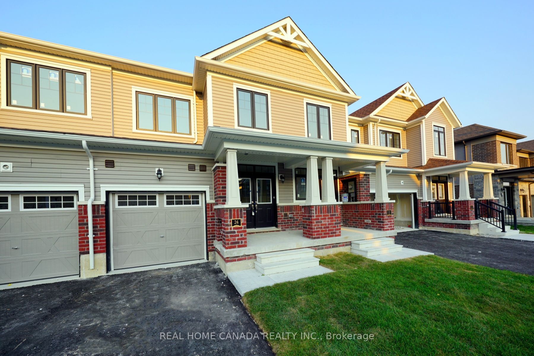24 Durham Avenue, Barrie, ON L9S 2Z8 photo 2