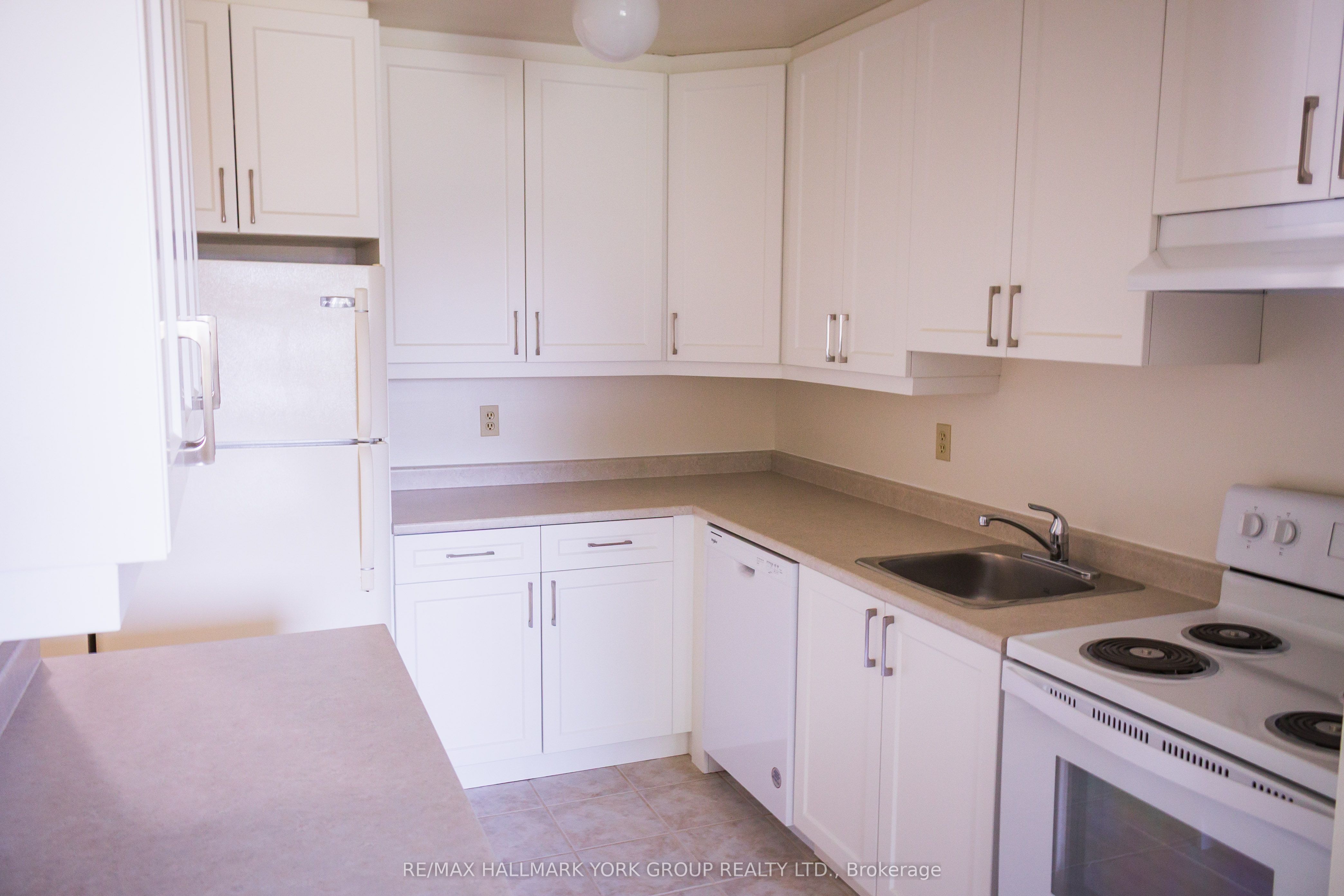 141 Edgehill Drive L5, Barrie, ON L4N 1L9 photo 4