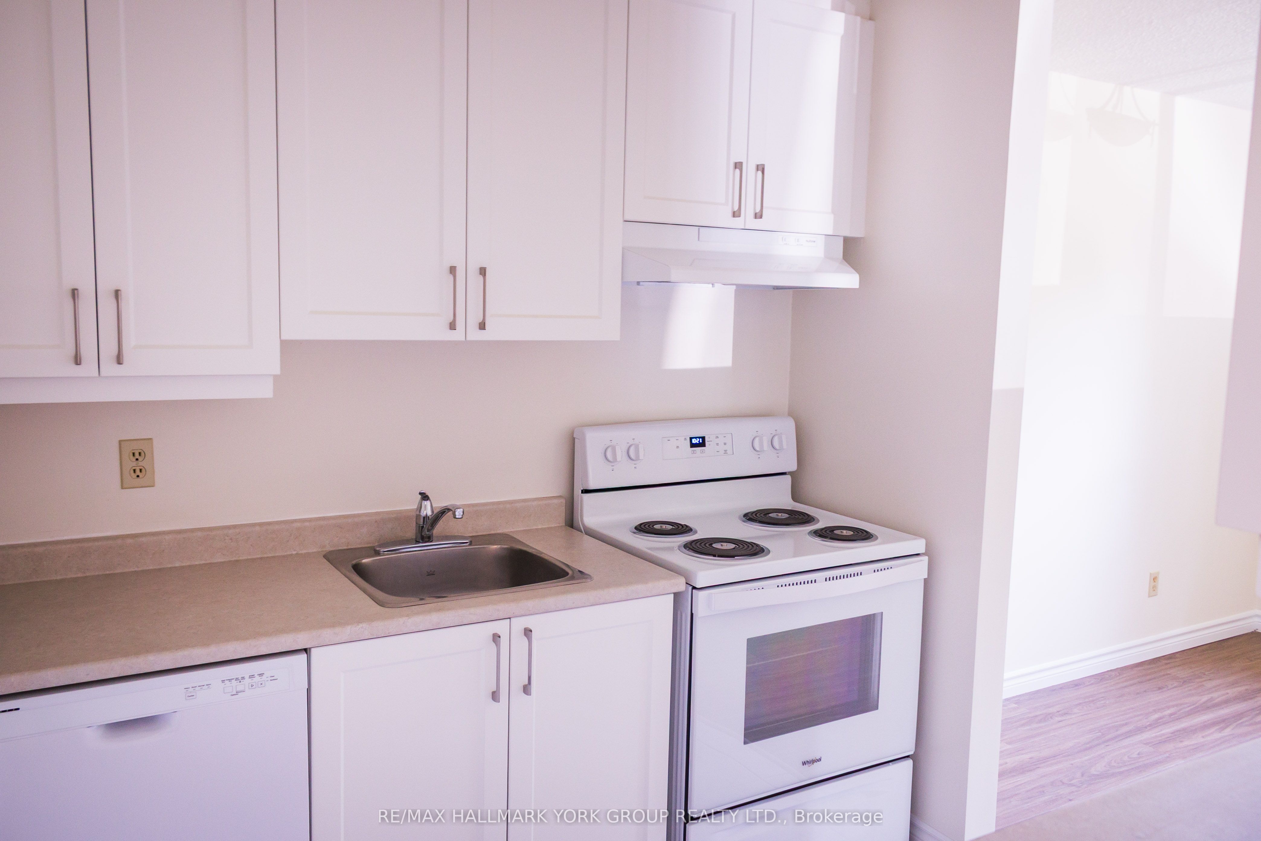 141 Edgehill Drive L5, Barrie, ON L4N 1L9 photo 5