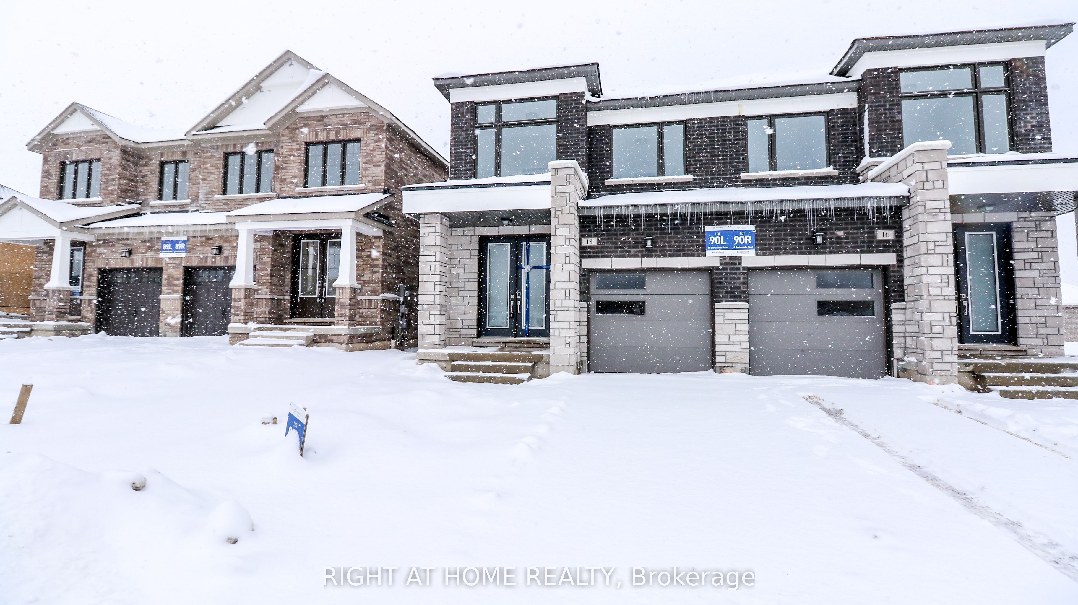 18 Periwinkle Road, Springwater, ON L9X 2E2